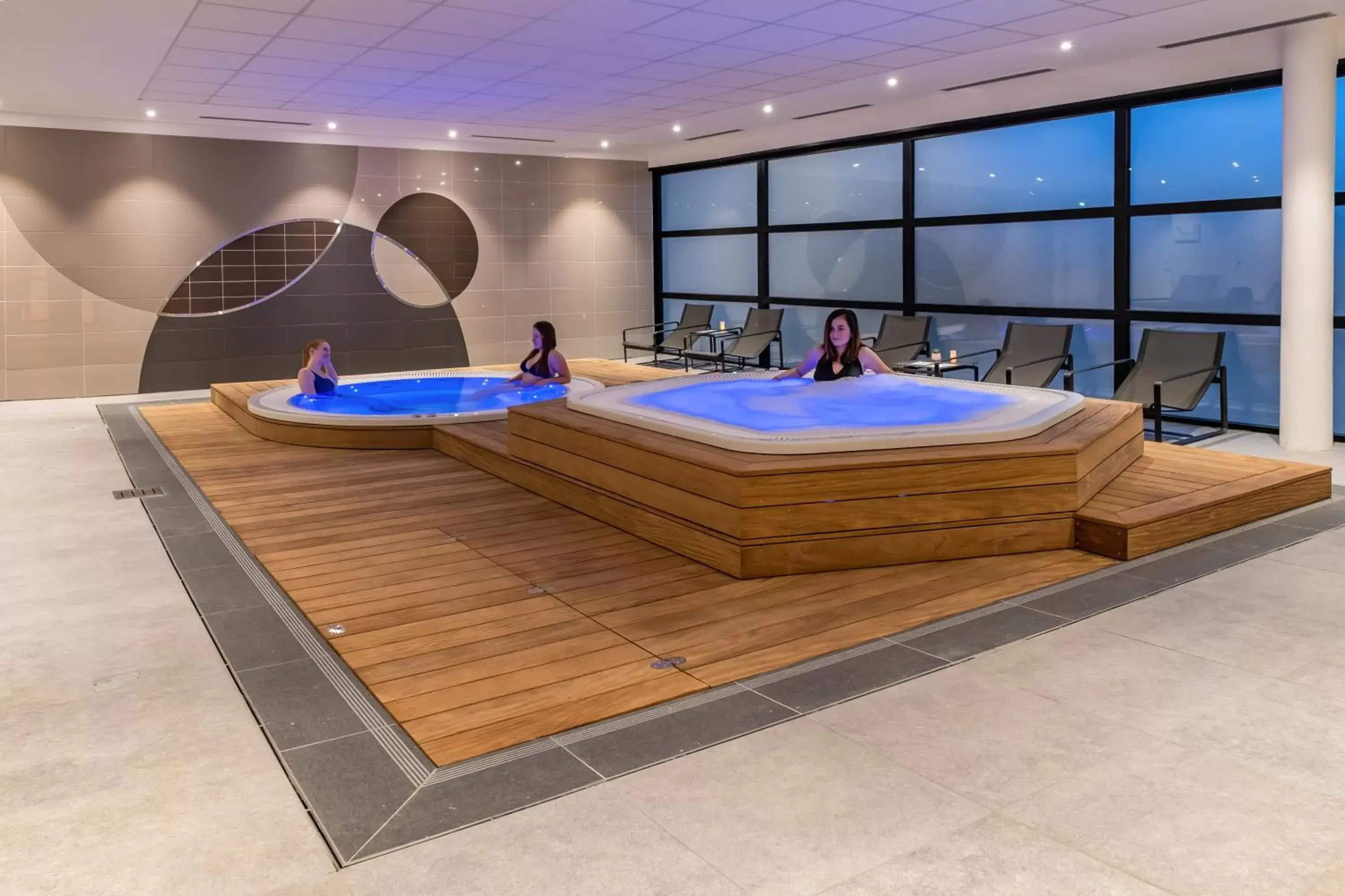 Spa and wellness centre/facilities, Swimming Pool in Novotel Saint-Quentin en Yvelines