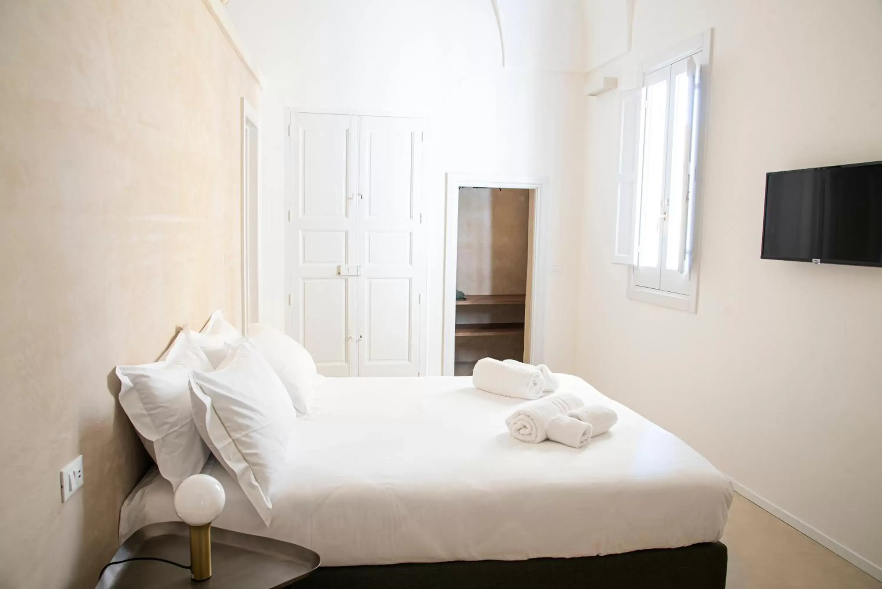 Bedroom, Bed in Palazzo Garibaldi - Luxury Suites