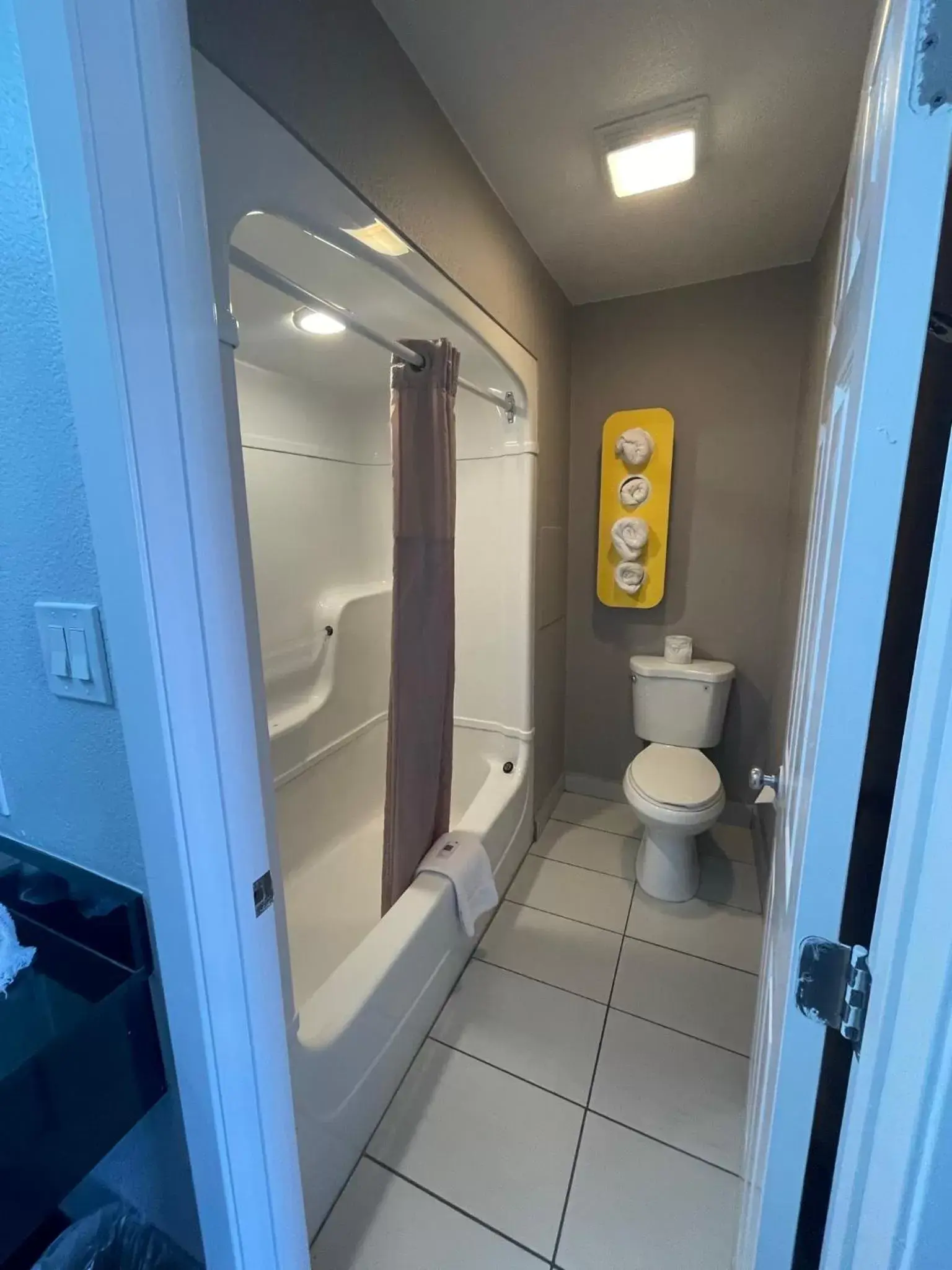 Bathroom in Motel 6 Denton, TX - UNT
