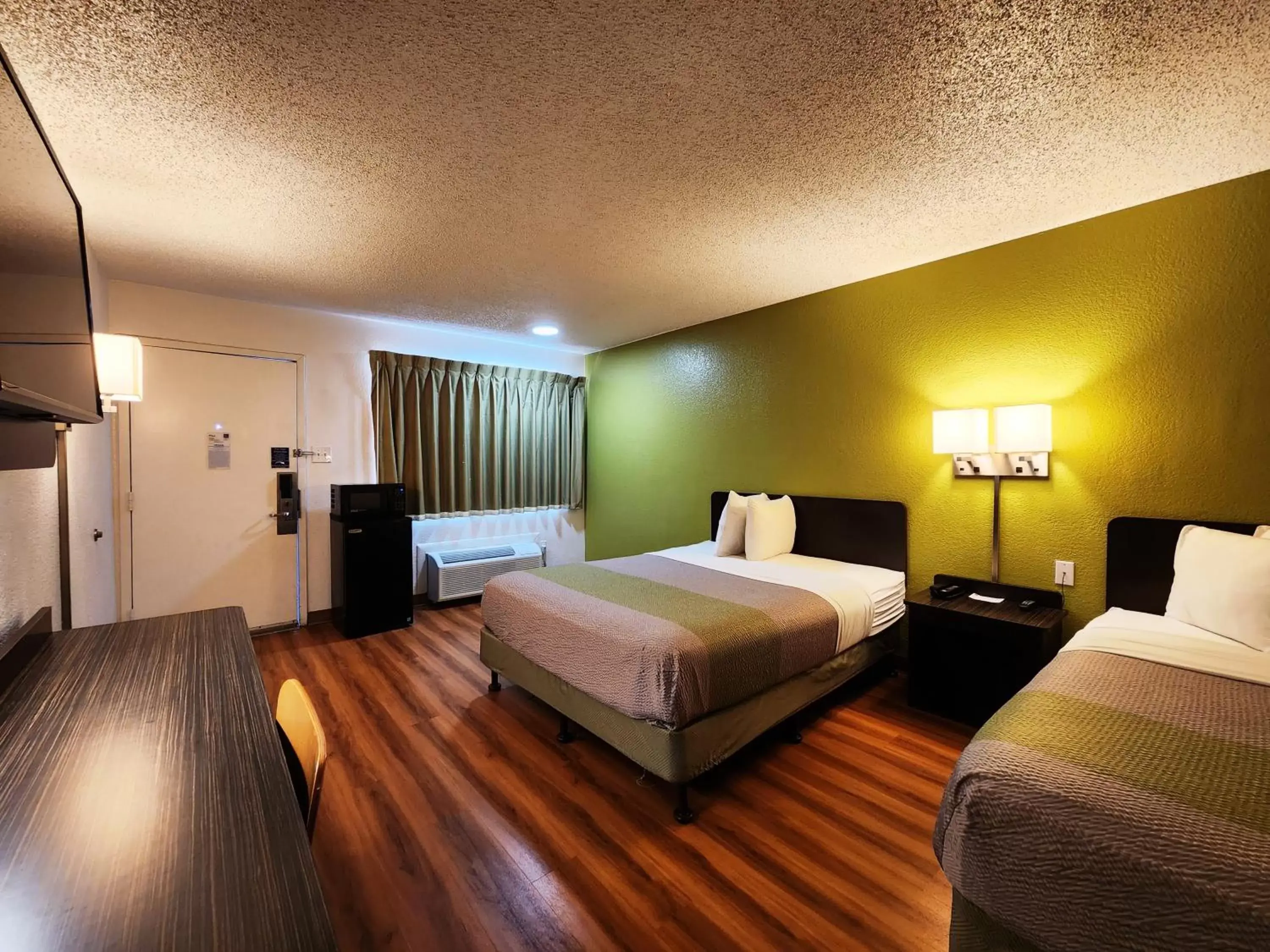 Bed in Motel 6-Baytown, TX - Baytown East