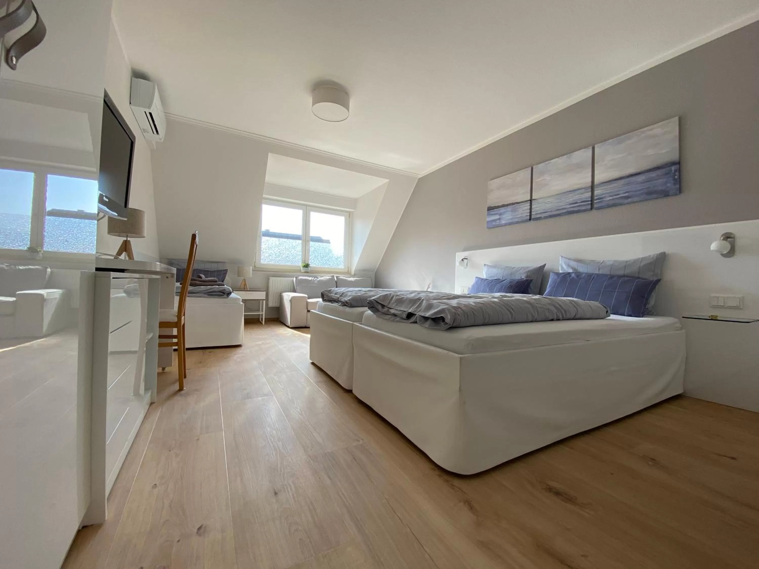 Photo of the whole room, Bed in Hotel zur Bever