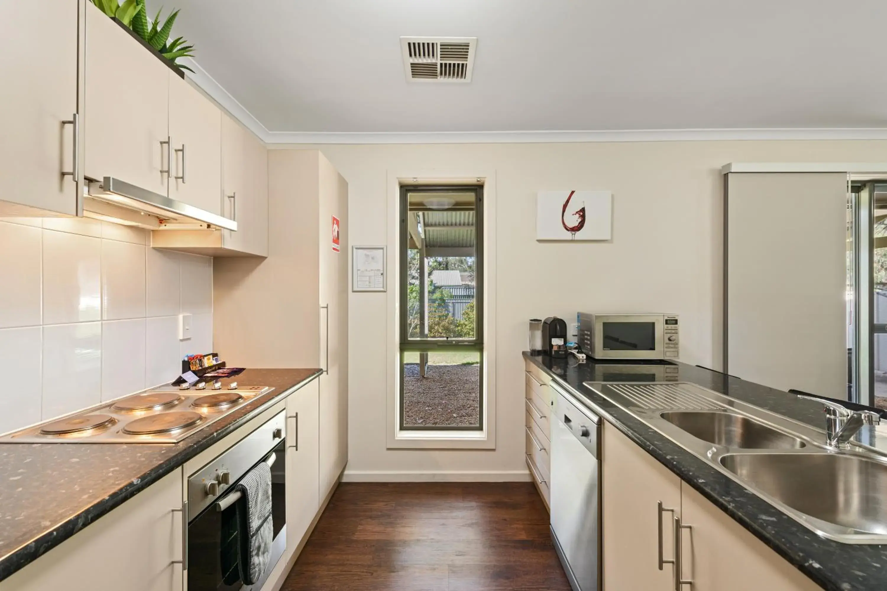 Kitchen or kitchenette, Kitchen/Kitchenette in Discovery Parks - Barossa Valley