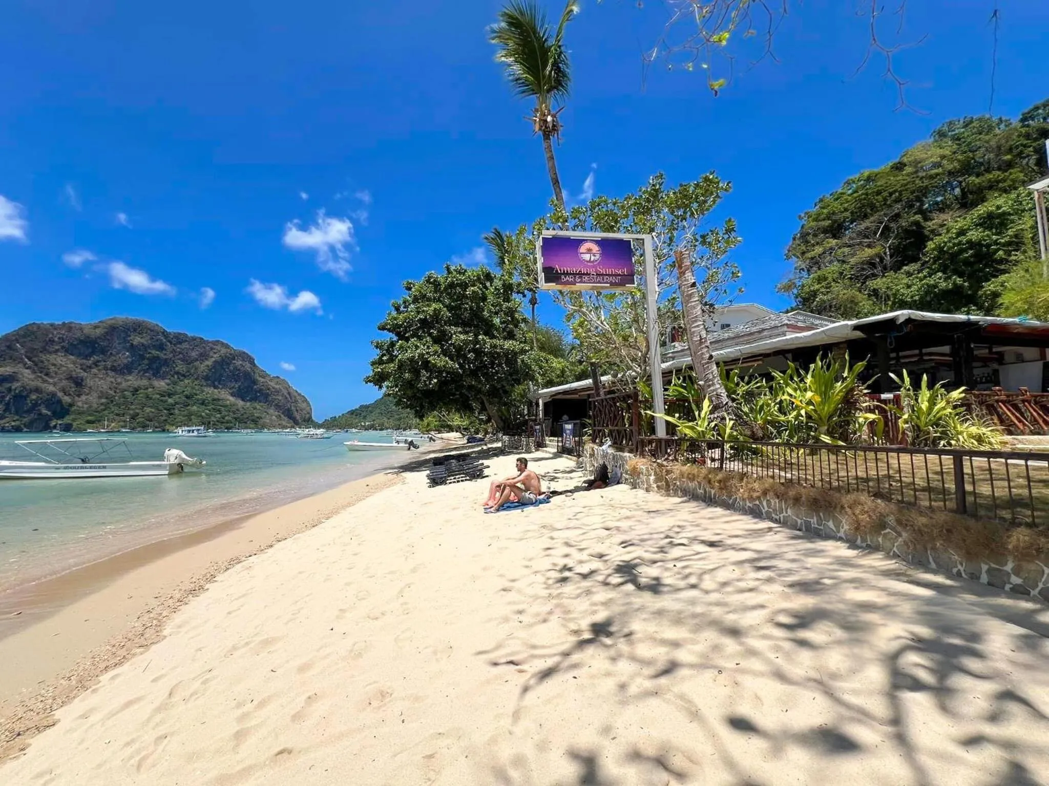 Restaurant/places to eat in Doublegem Beach Resort and Hotel