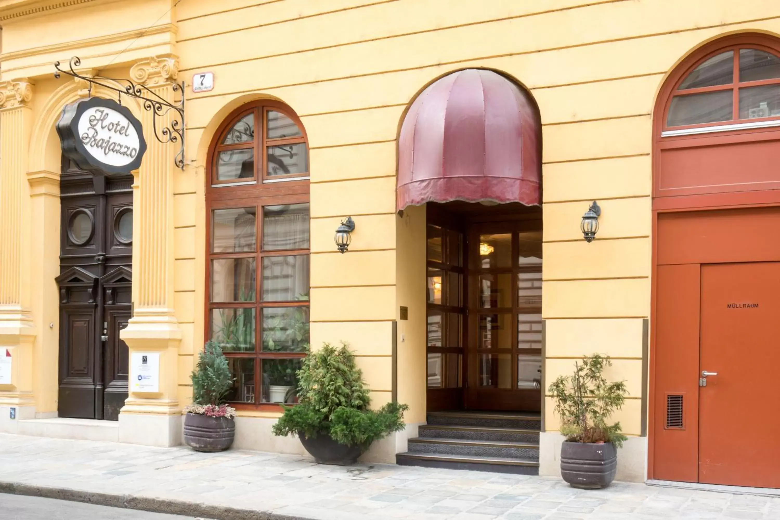 Facade/entrance in Hotel Bajazzo