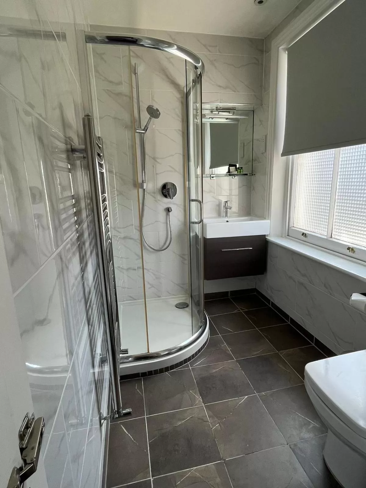 Shower in Hotel La Place