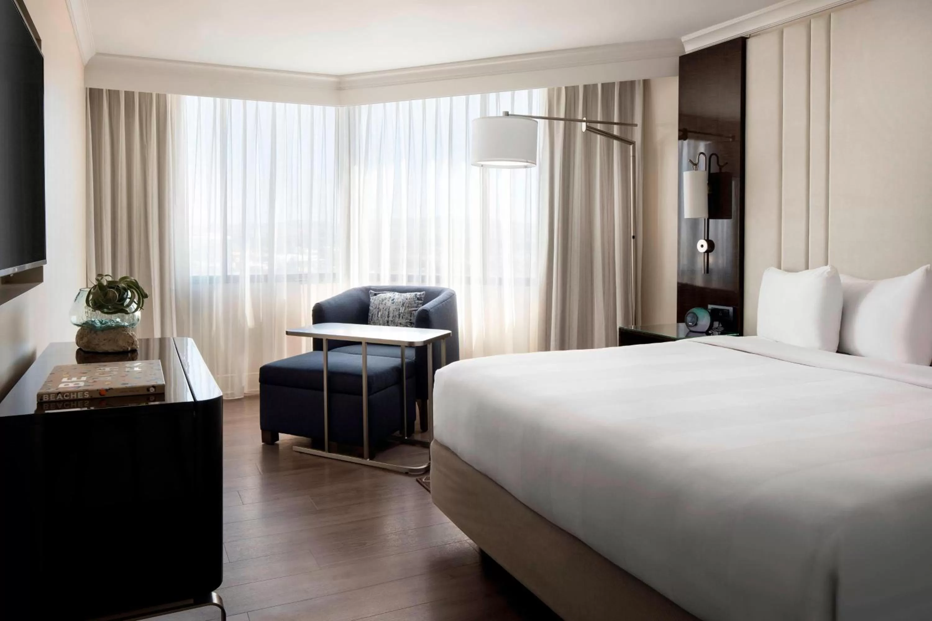 Bedroom, Bed in Irvine Marriott