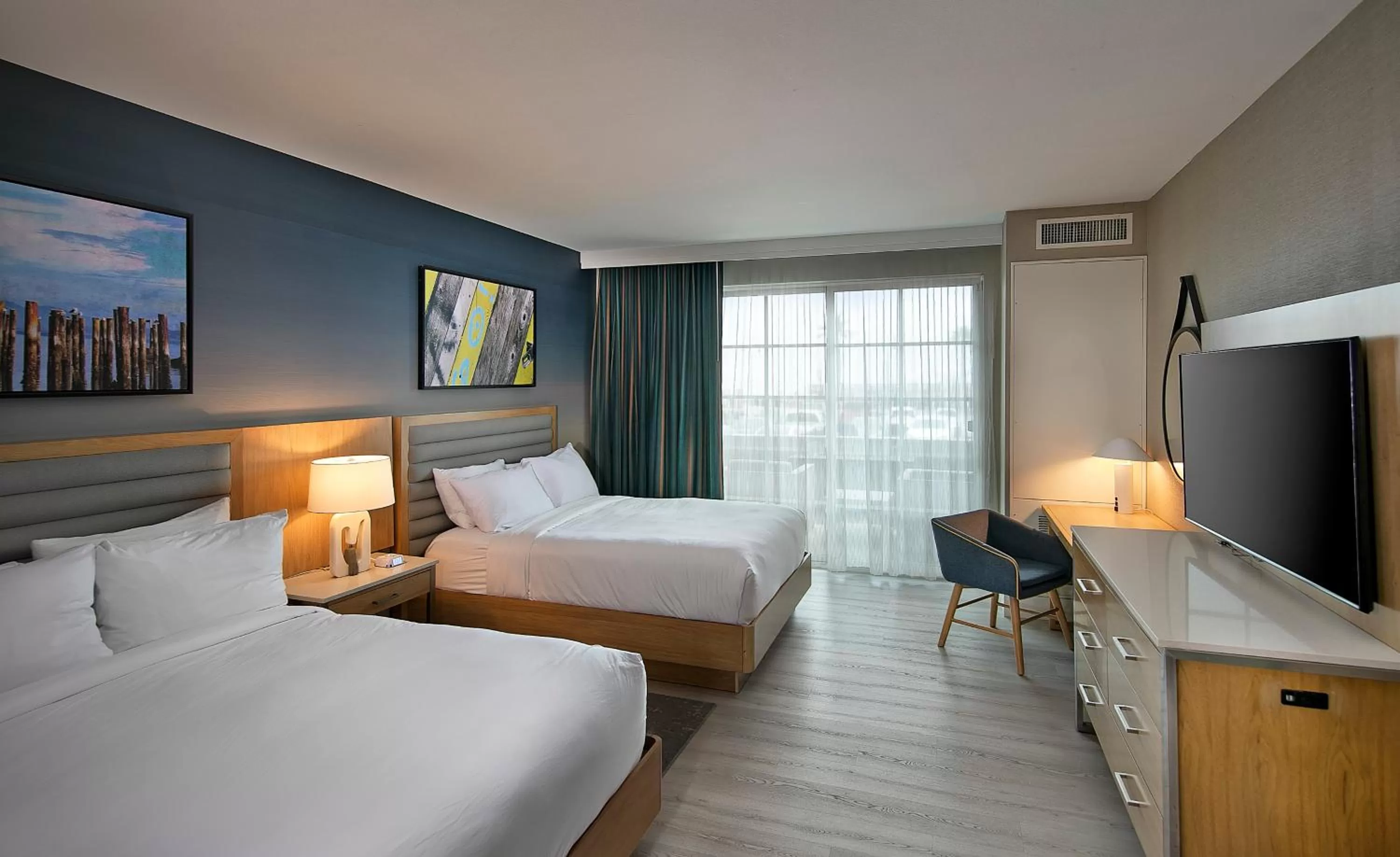 Bedroom, Bed in Inn at the Pier Pismo Beach, Curio Collection by Hilton