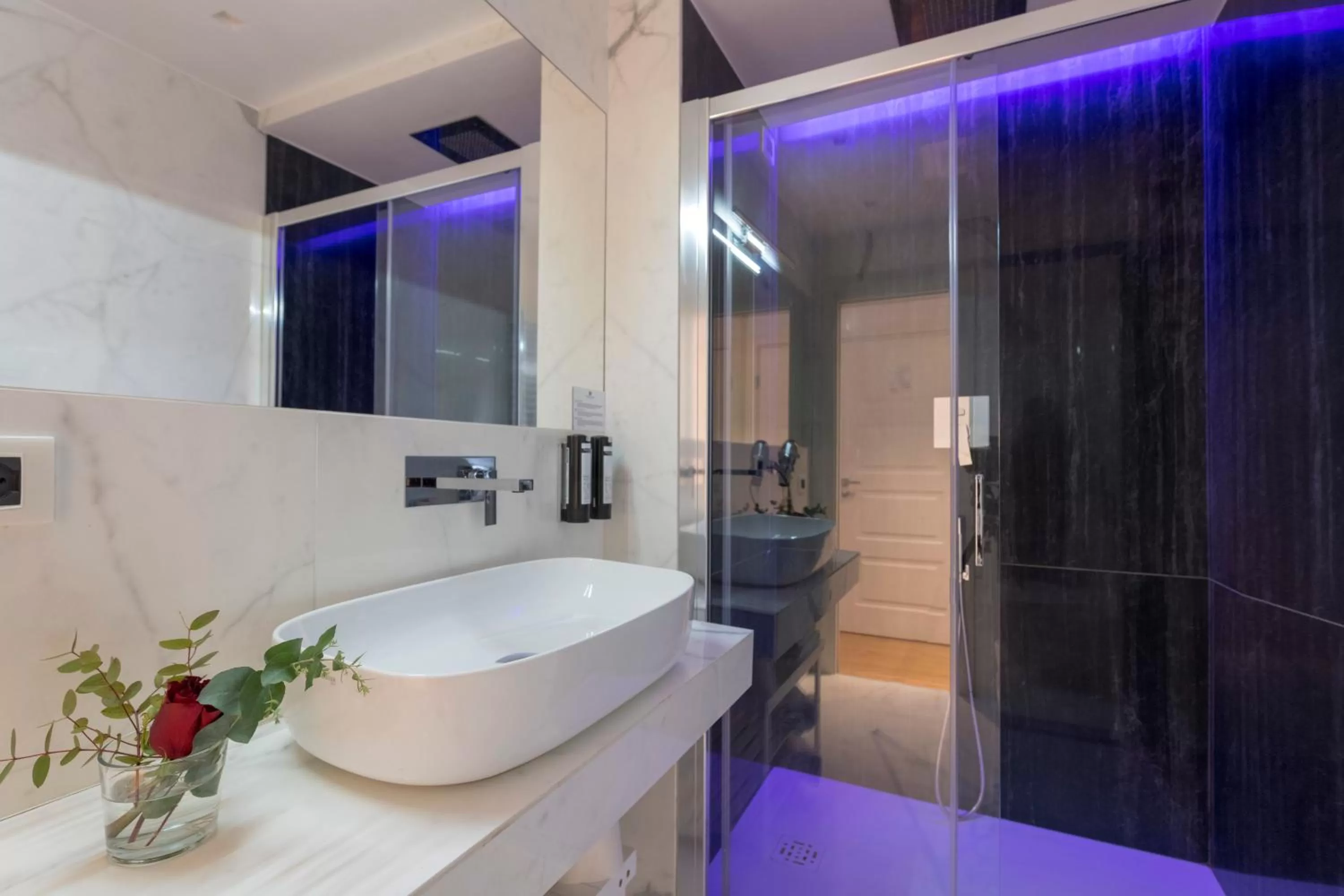 Shower in Argentina Residenza Style Hotel