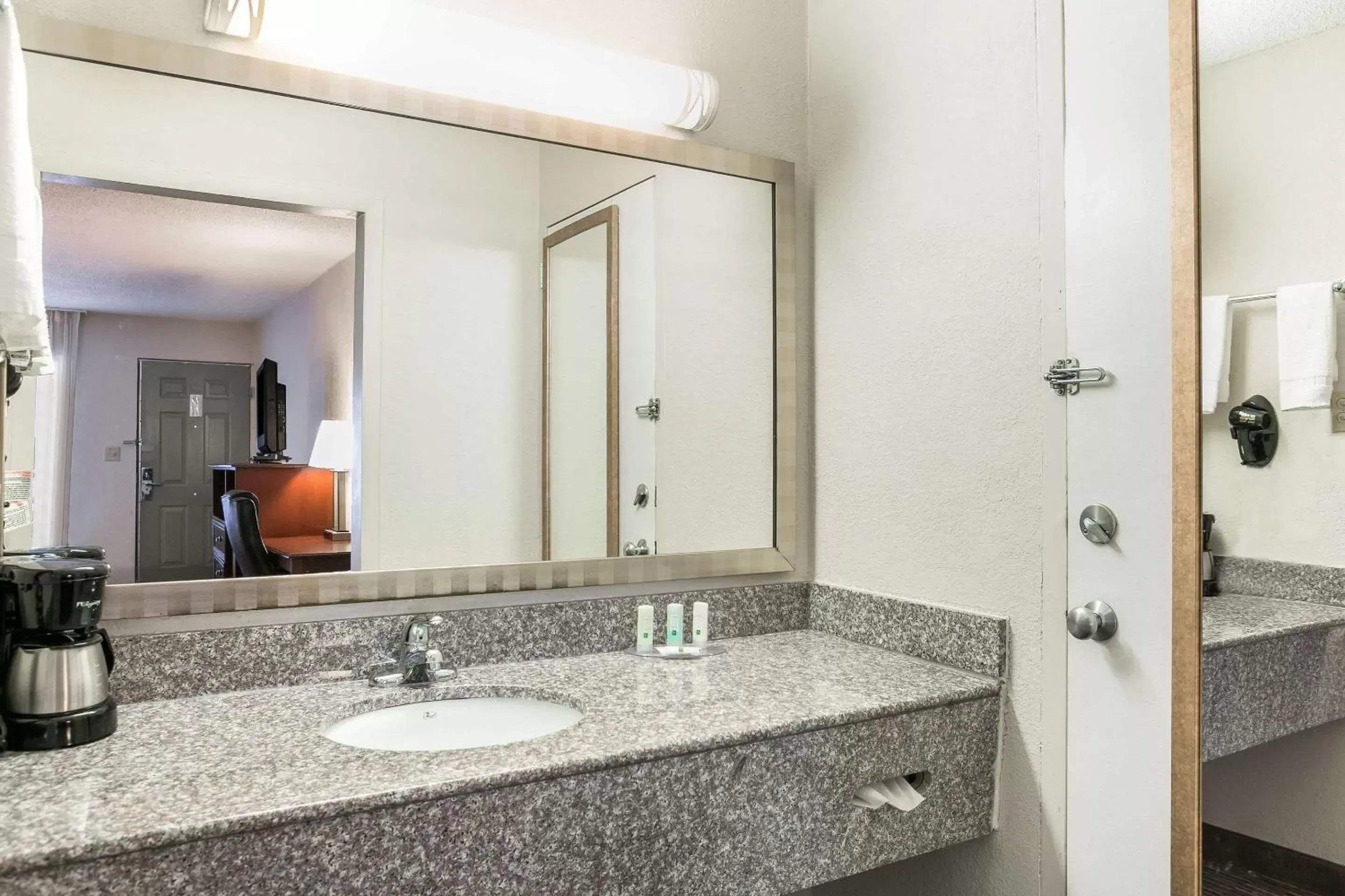 Bathroom in Quality Inn & Suites Eufaula