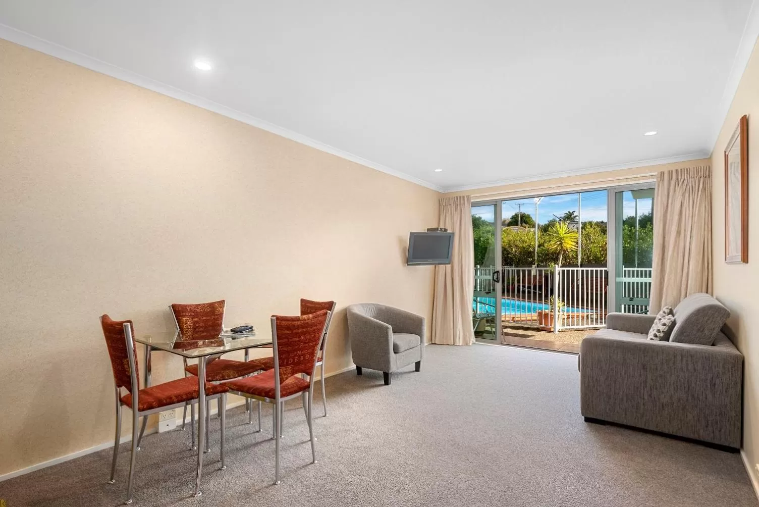 Patio in Aristotles North Shore