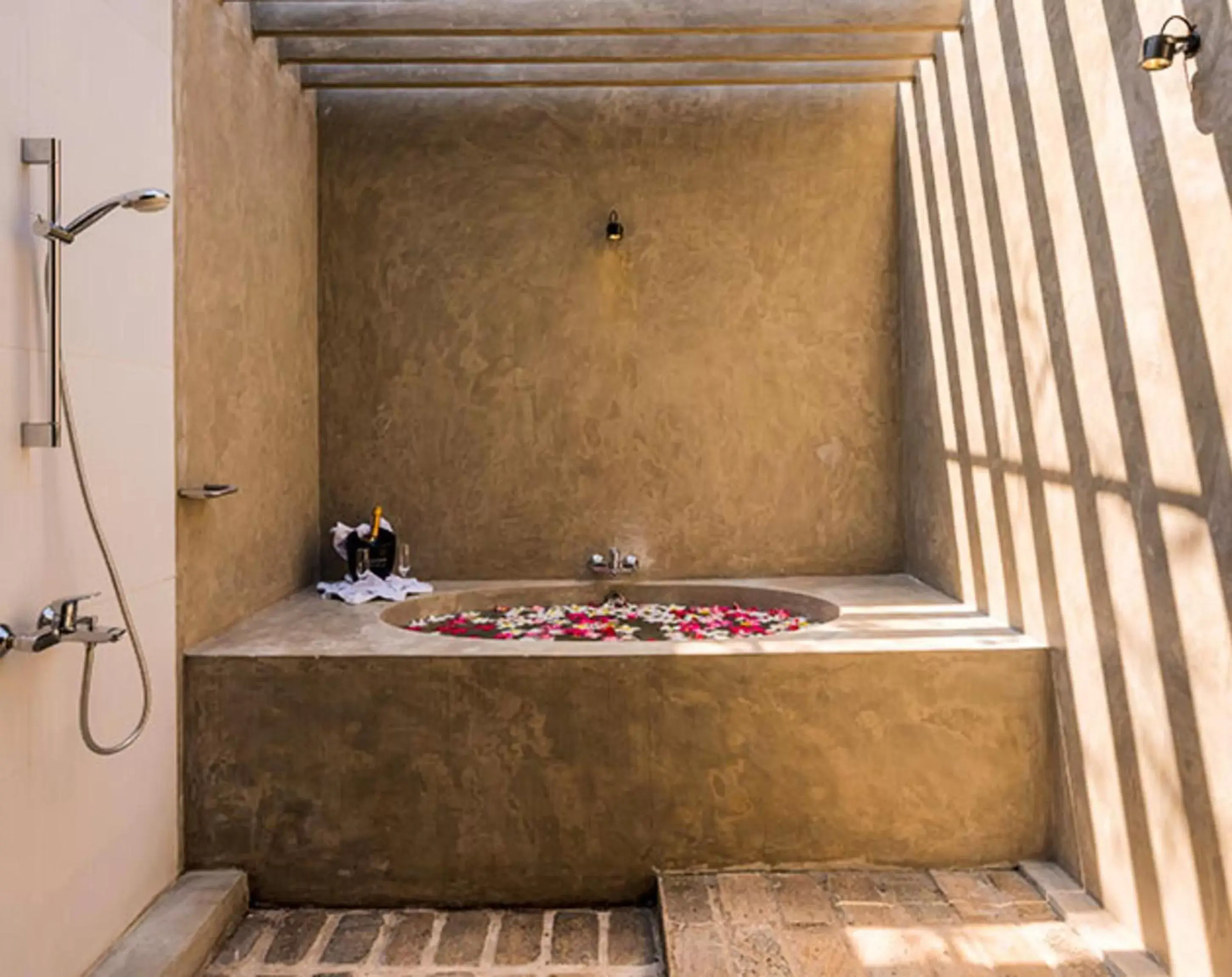 Bathroom in Regenta Arie Lagoon Negombo