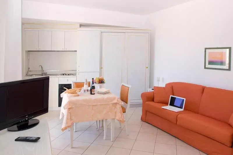 Kitchen or kitchenette, Dining Area in Excelsior Hotel E Appartamenti