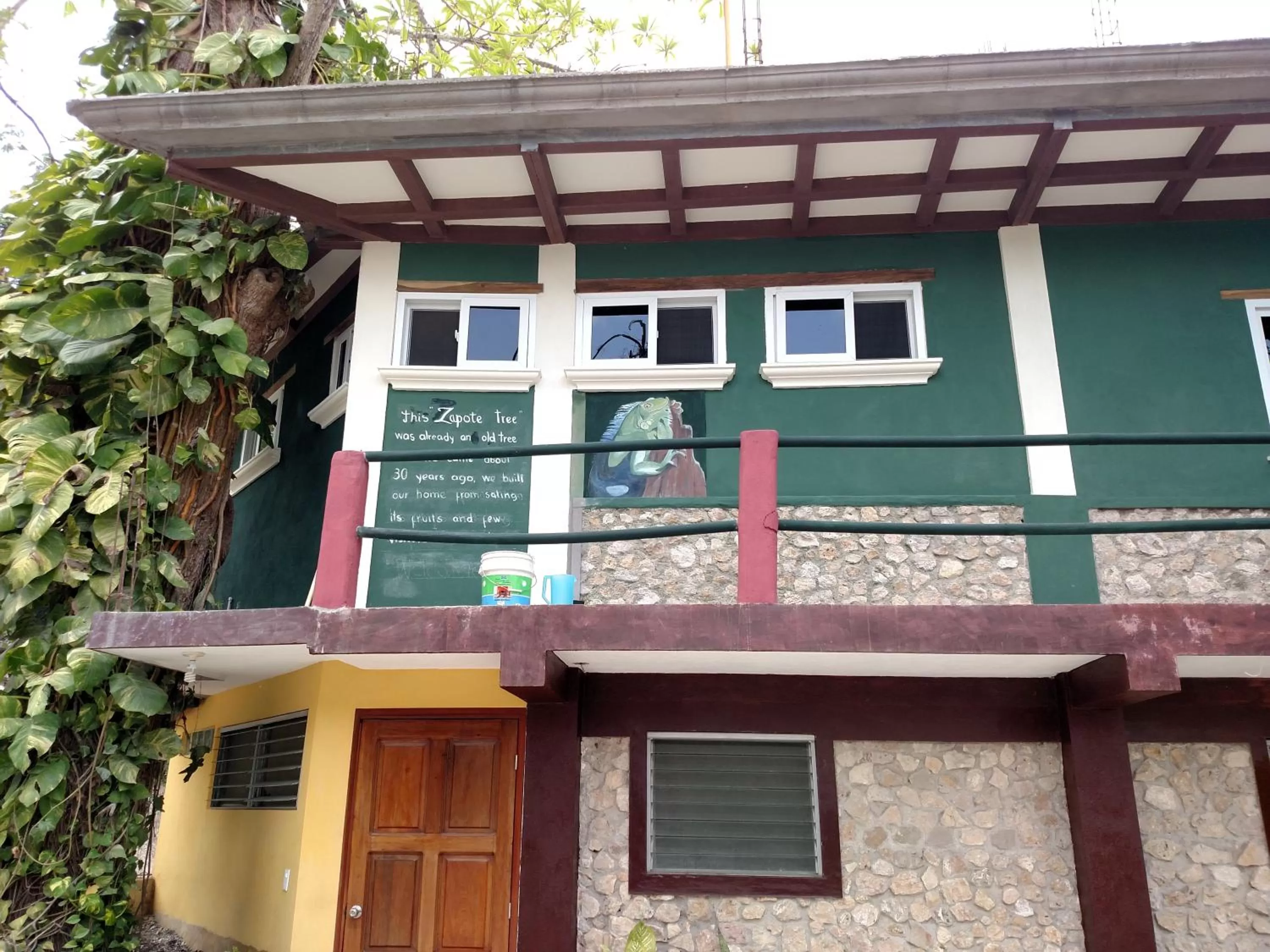 Facade/entrance in Zapote Tree Inn