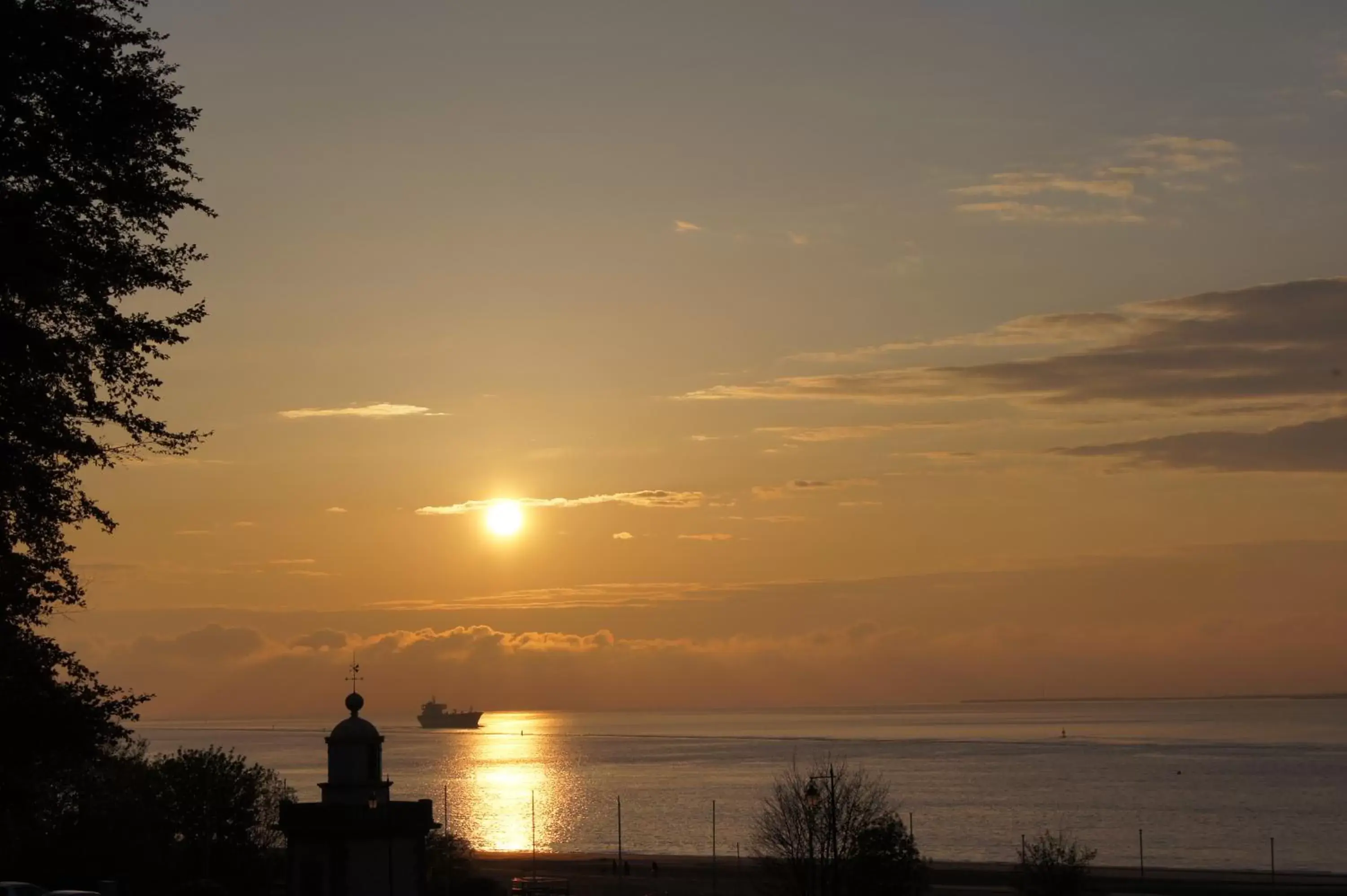 Garden view, Sunrise/Sunset in Le Manoir des Impressionnistes - Bord de Mer