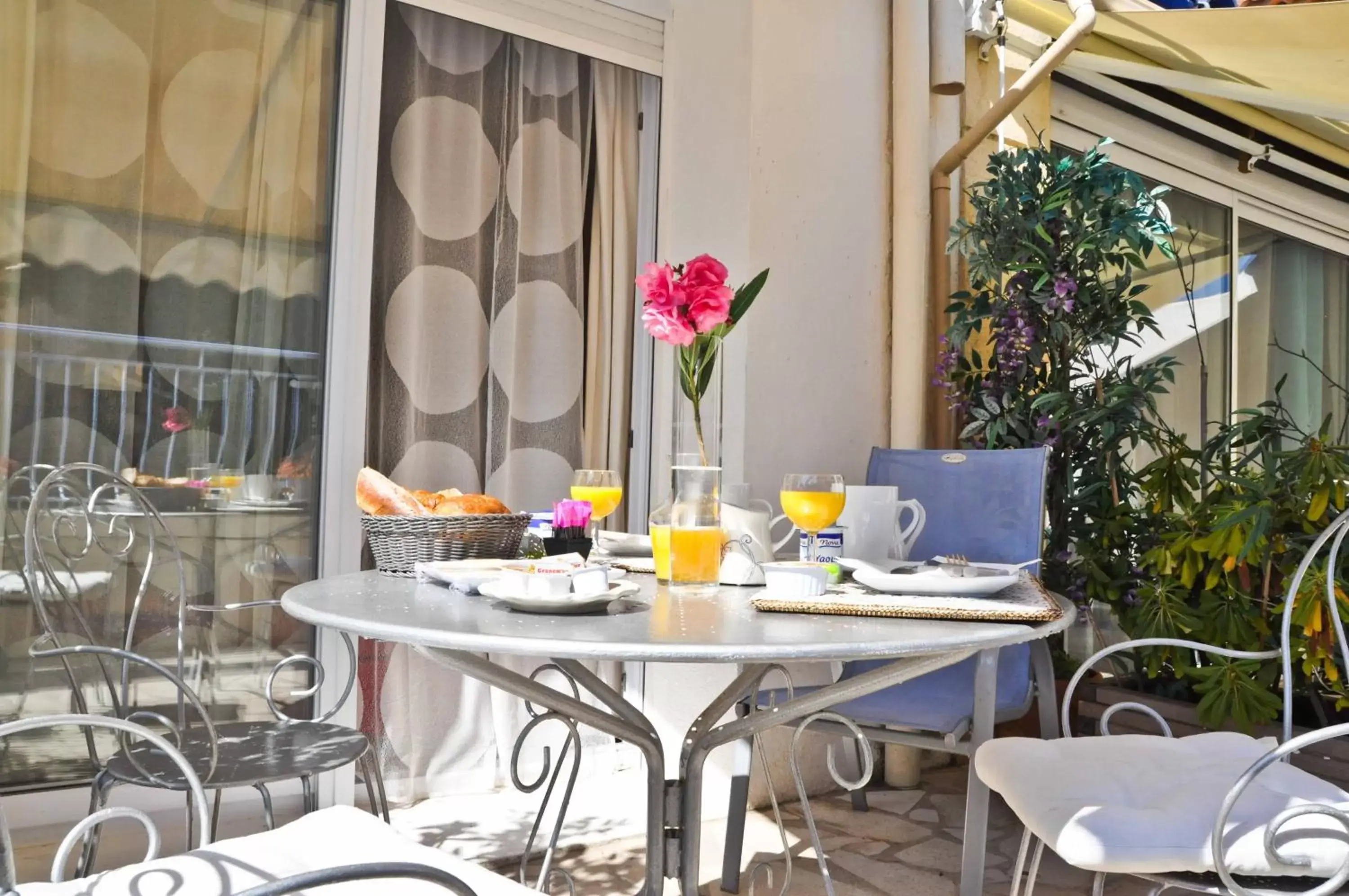 Breakfast, Restaurant/Places to Eat in Escale Au Soleil Hôtel et Appart