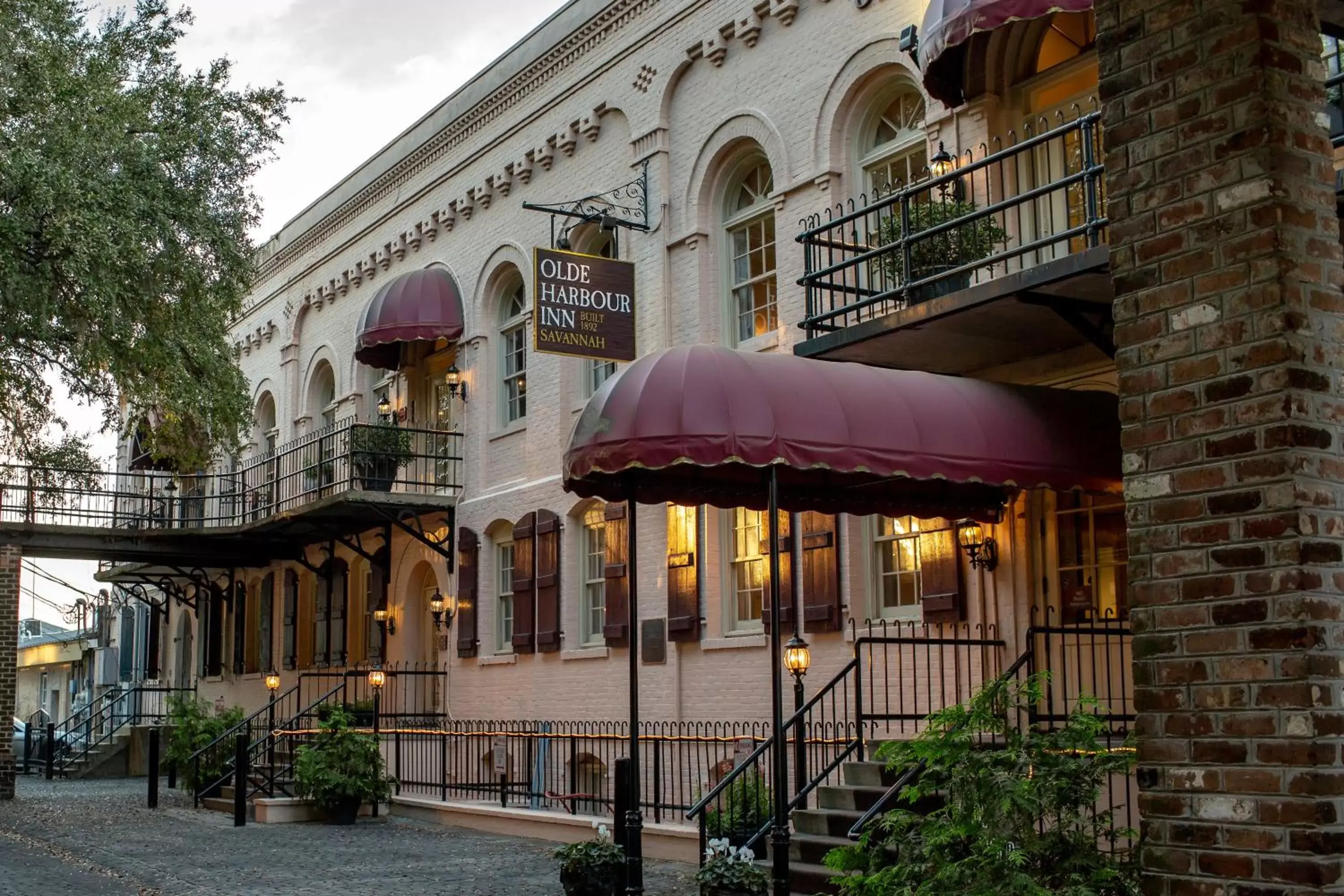 Property building in Olde Harbour Inn, Historic Inns of Savannah Collection