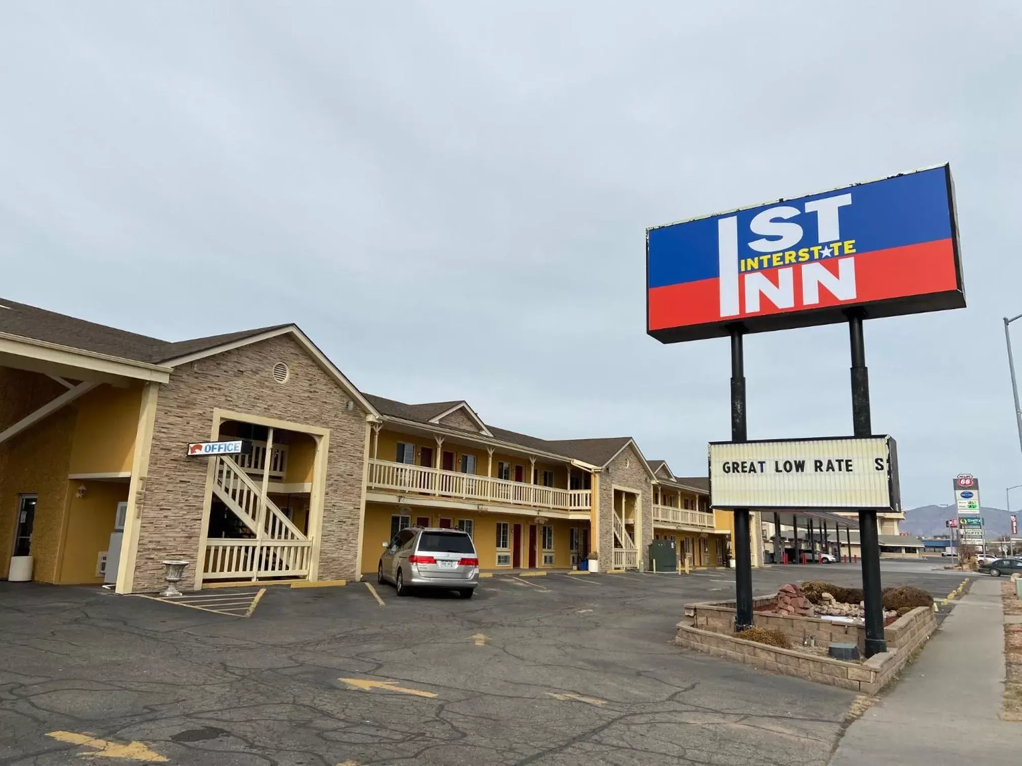 Property logo or sign in 1st Interstate Inn