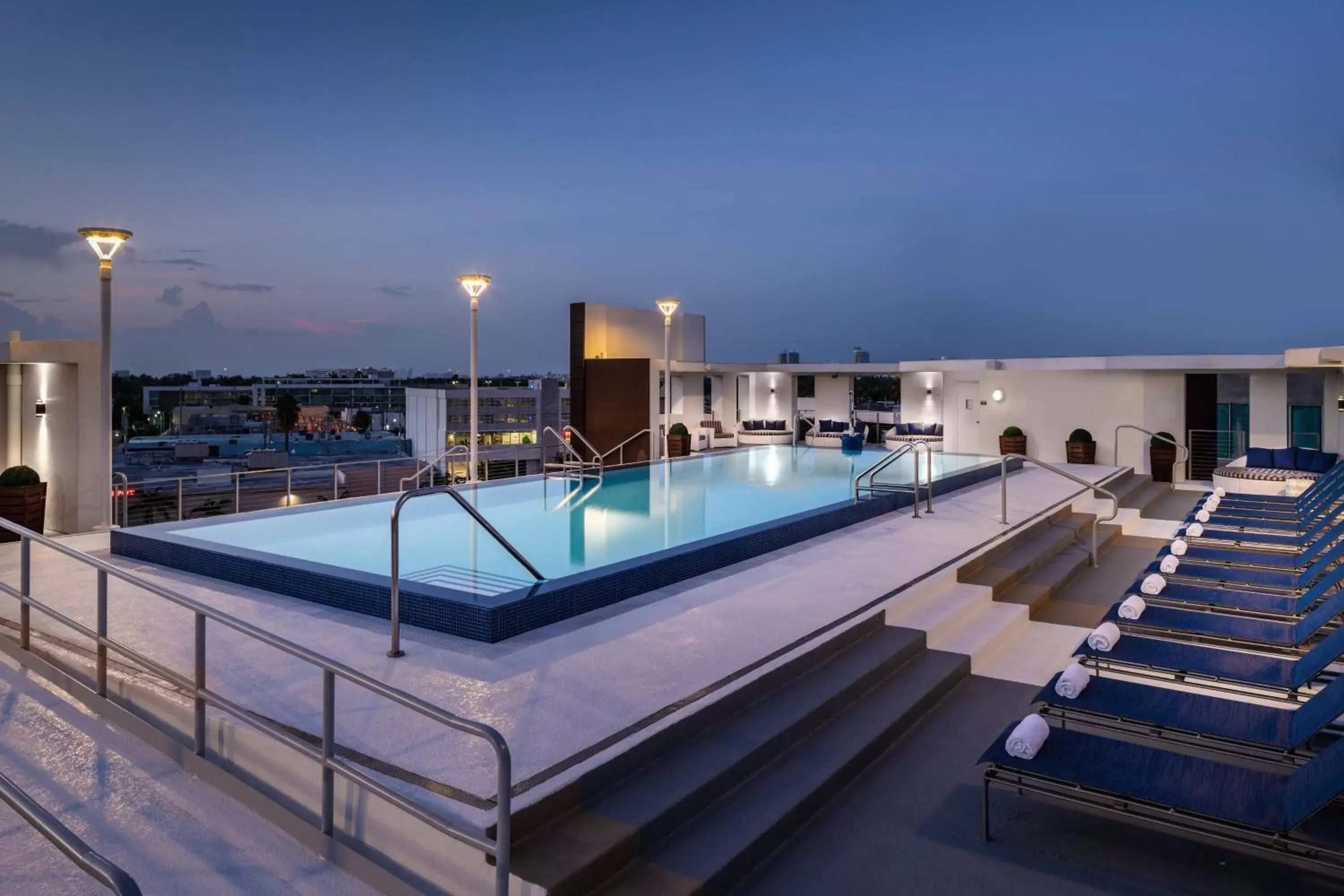 Swimming Pool in Residence Inn by Marriott Miami Beach South Beach