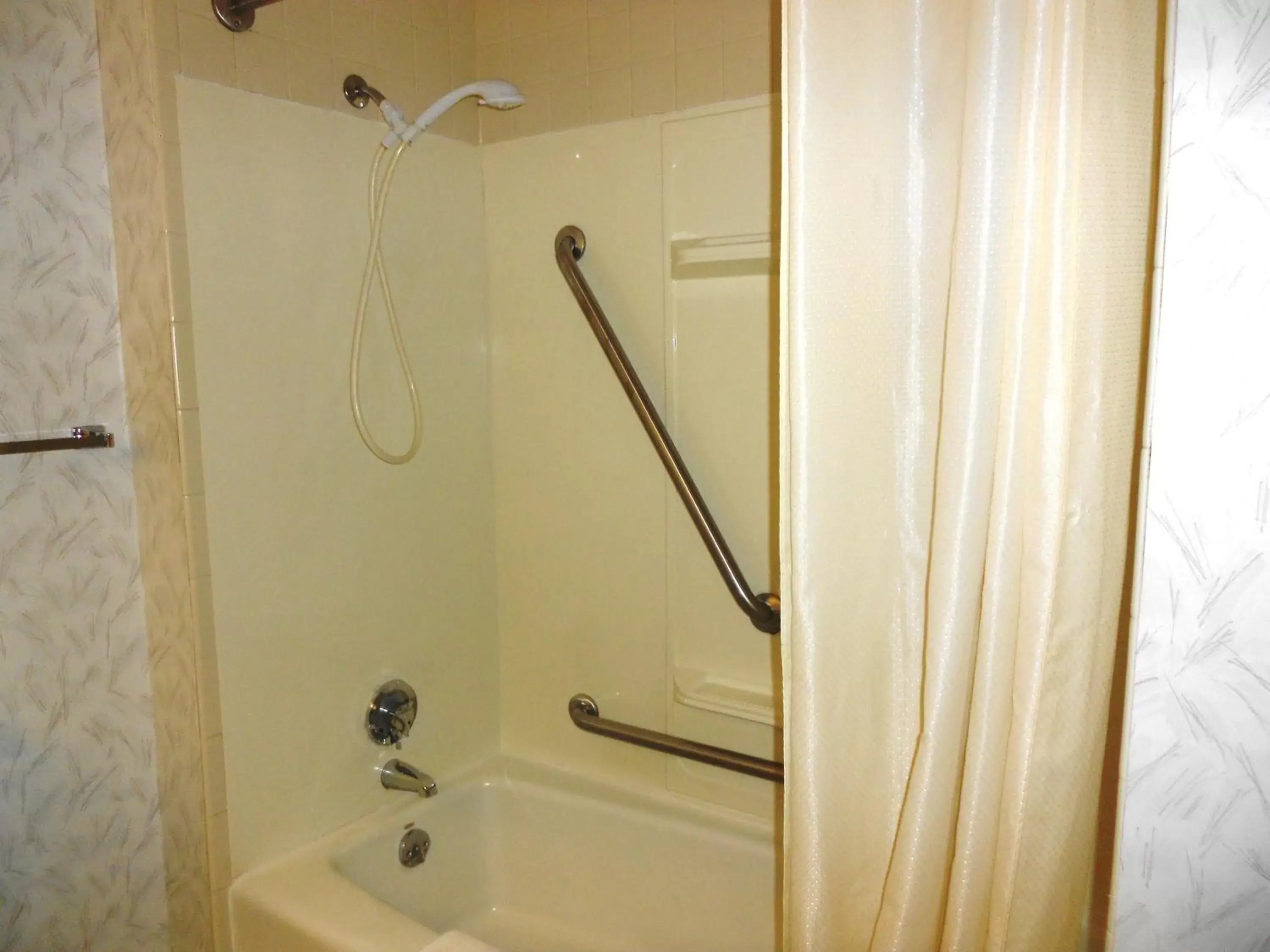 Shower, Bathroom in Abby Inn