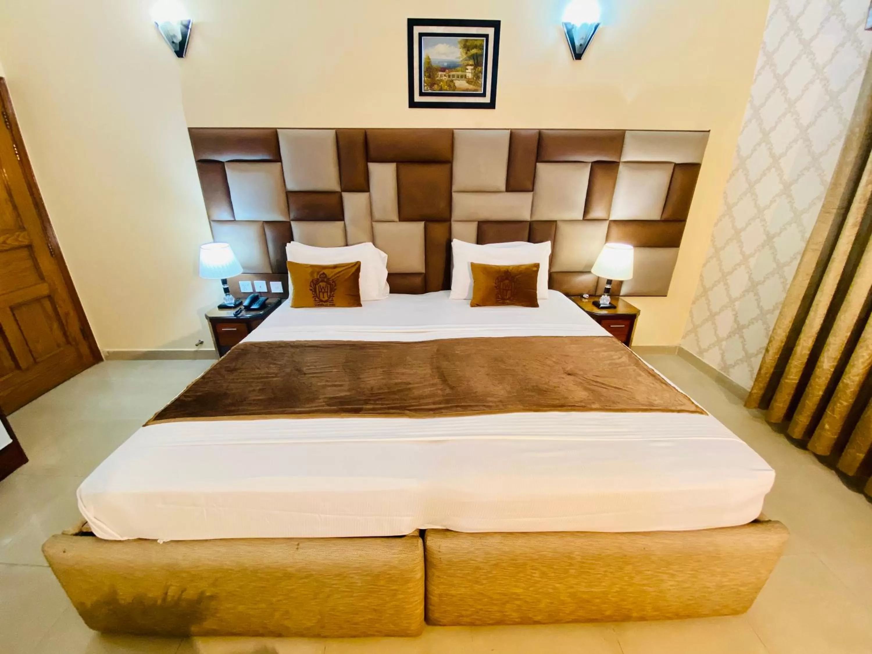 Bed in World Inn Karachi