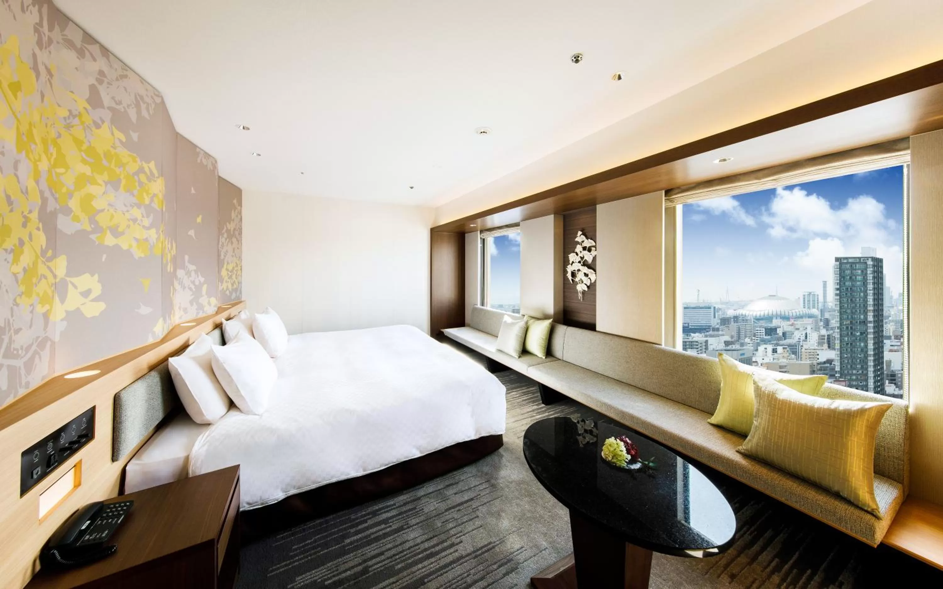 Day, Bed in Hotel Nikko Osaka