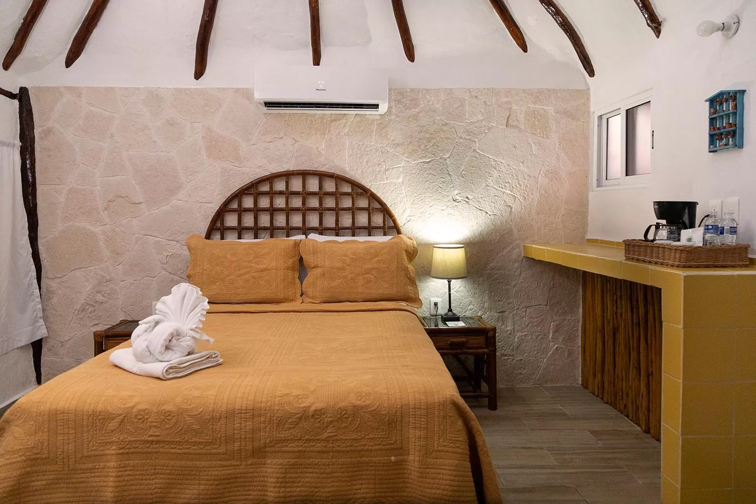 Bed in Hotel Amar Inn