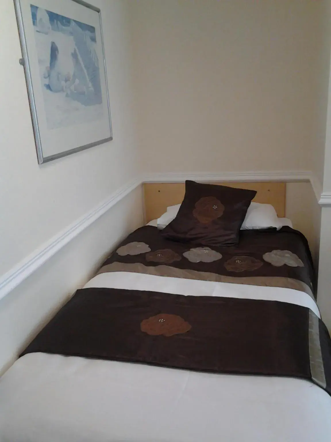 Bed in Surrey House Hotel