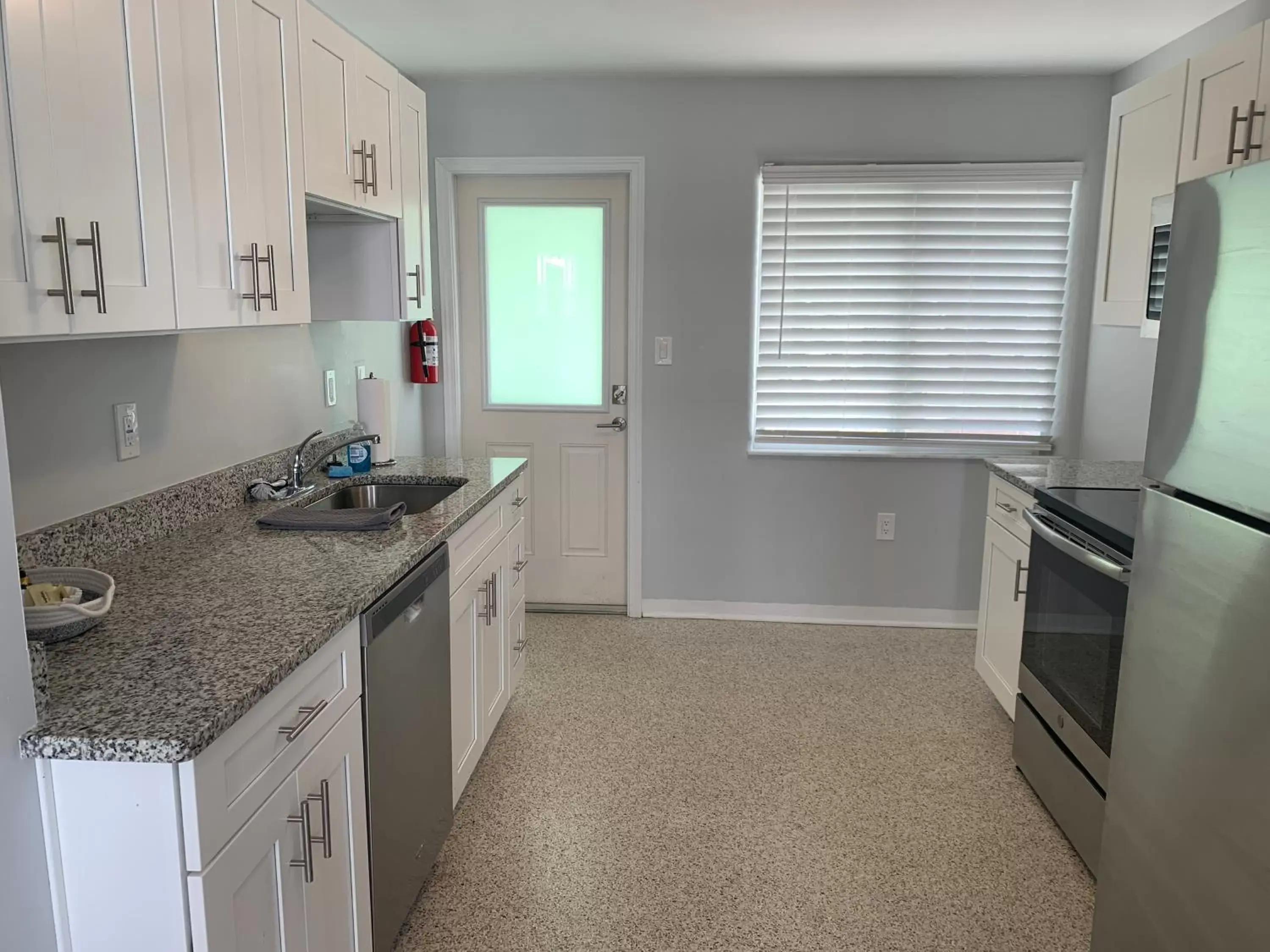 Kitchen/Kitchenette in Ocean Eleven Suites