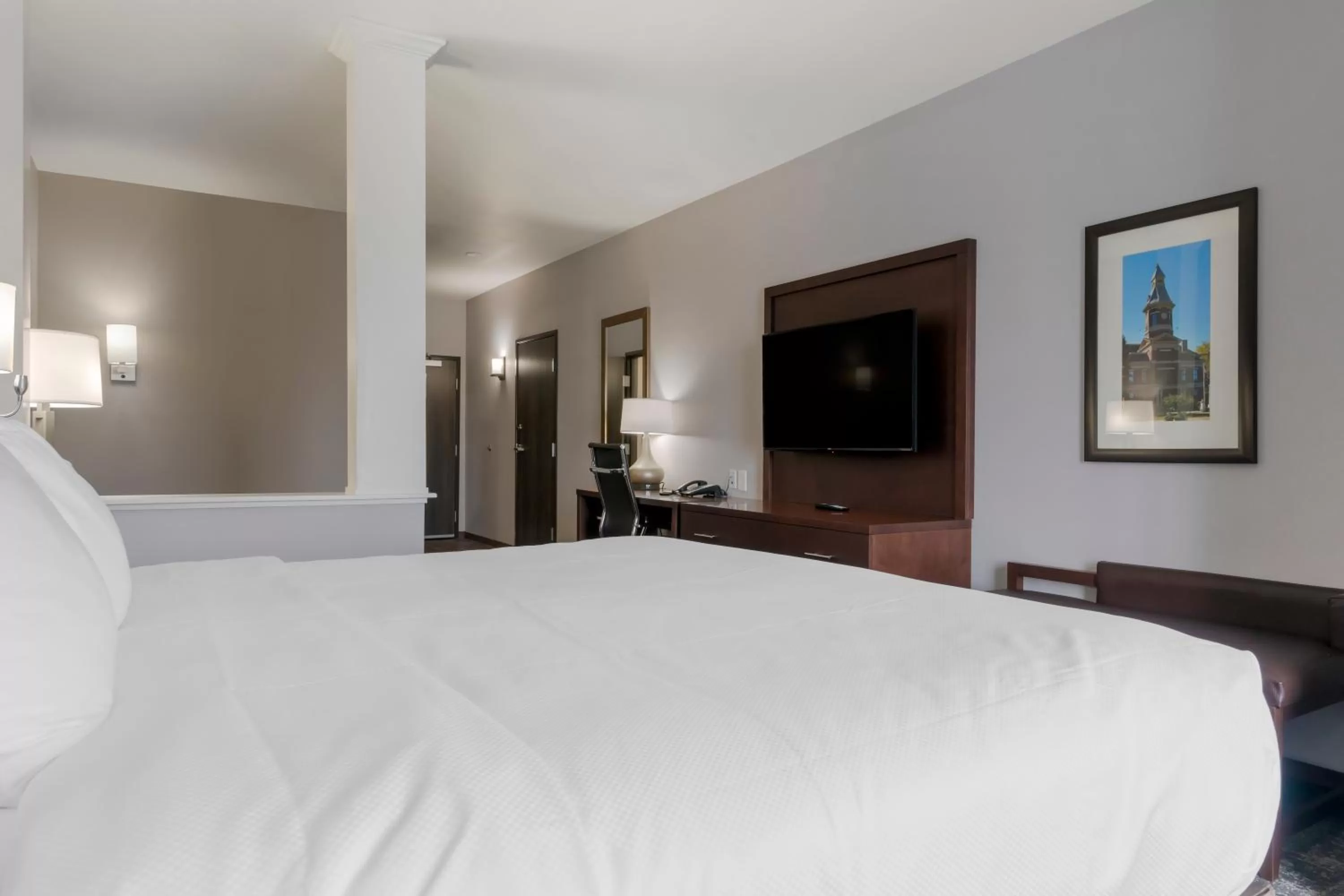 Bedroom, Bed in Comfort Suites Paducah Mall Area