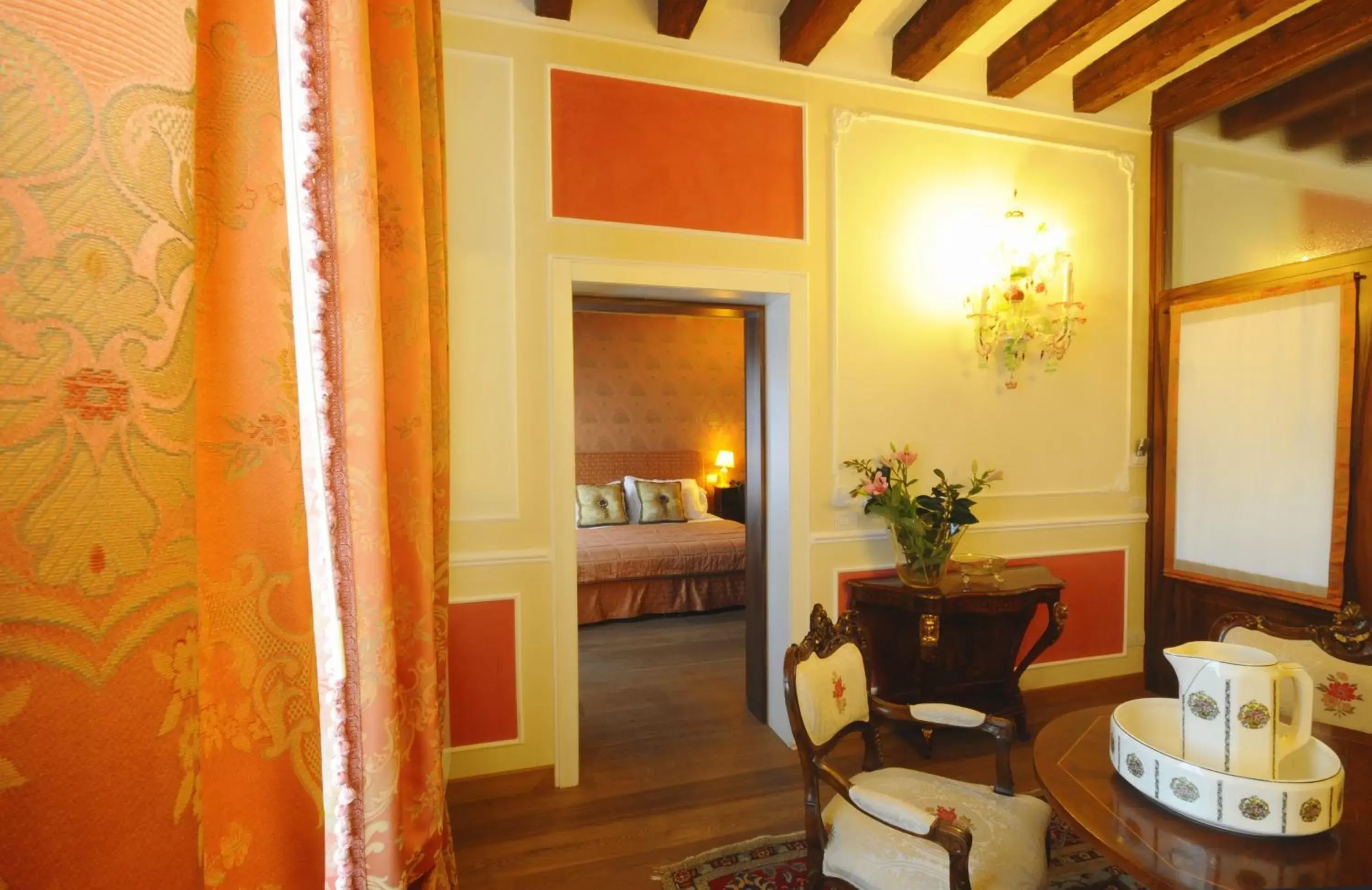 Photo of the whole room in Relais Alberti