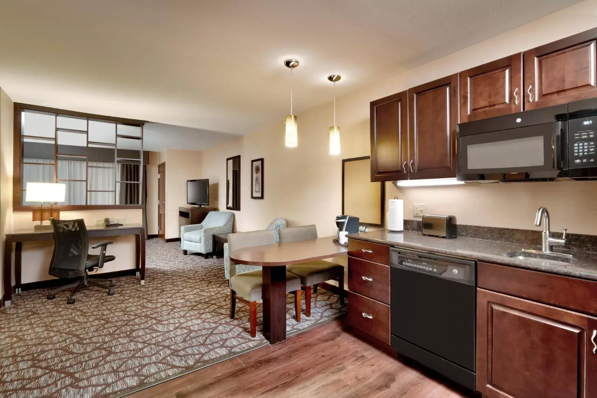 Bedroom, Kitchen/Kitchenette in Holiday Inn Express Hotel & Suites Butte, an IHG Hotel