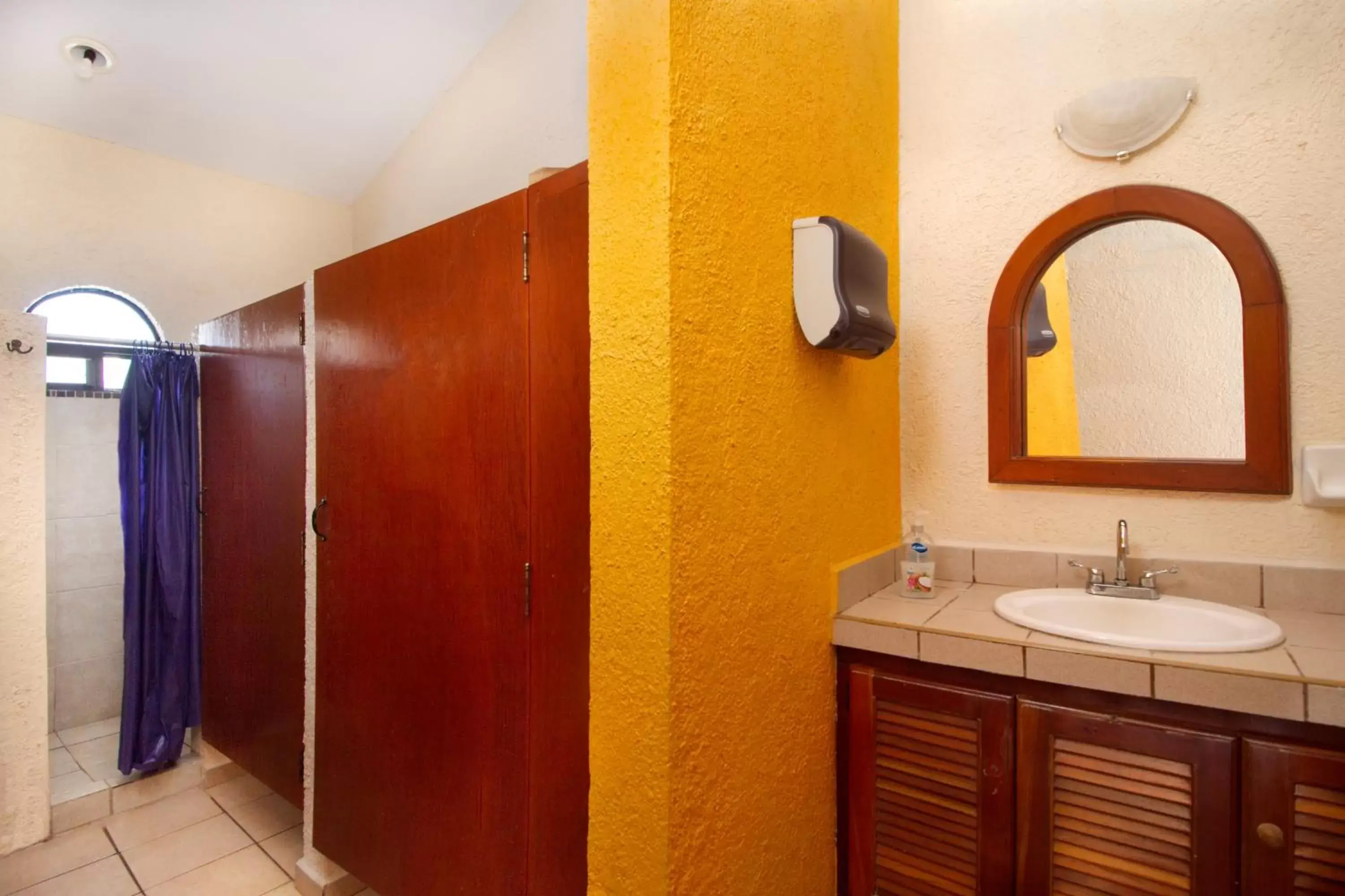 Bathroom in Hotel Bosque Caribe, 5th Av. zone