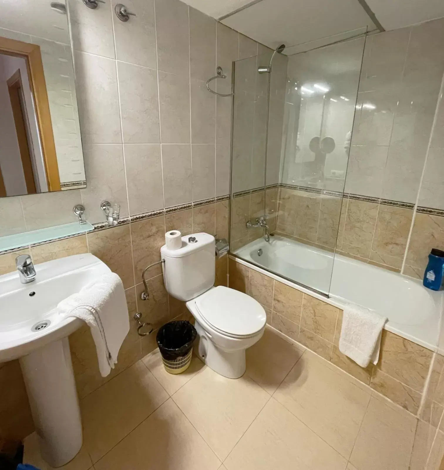 Shower, Bathroom in Royal Inn Aparthotel