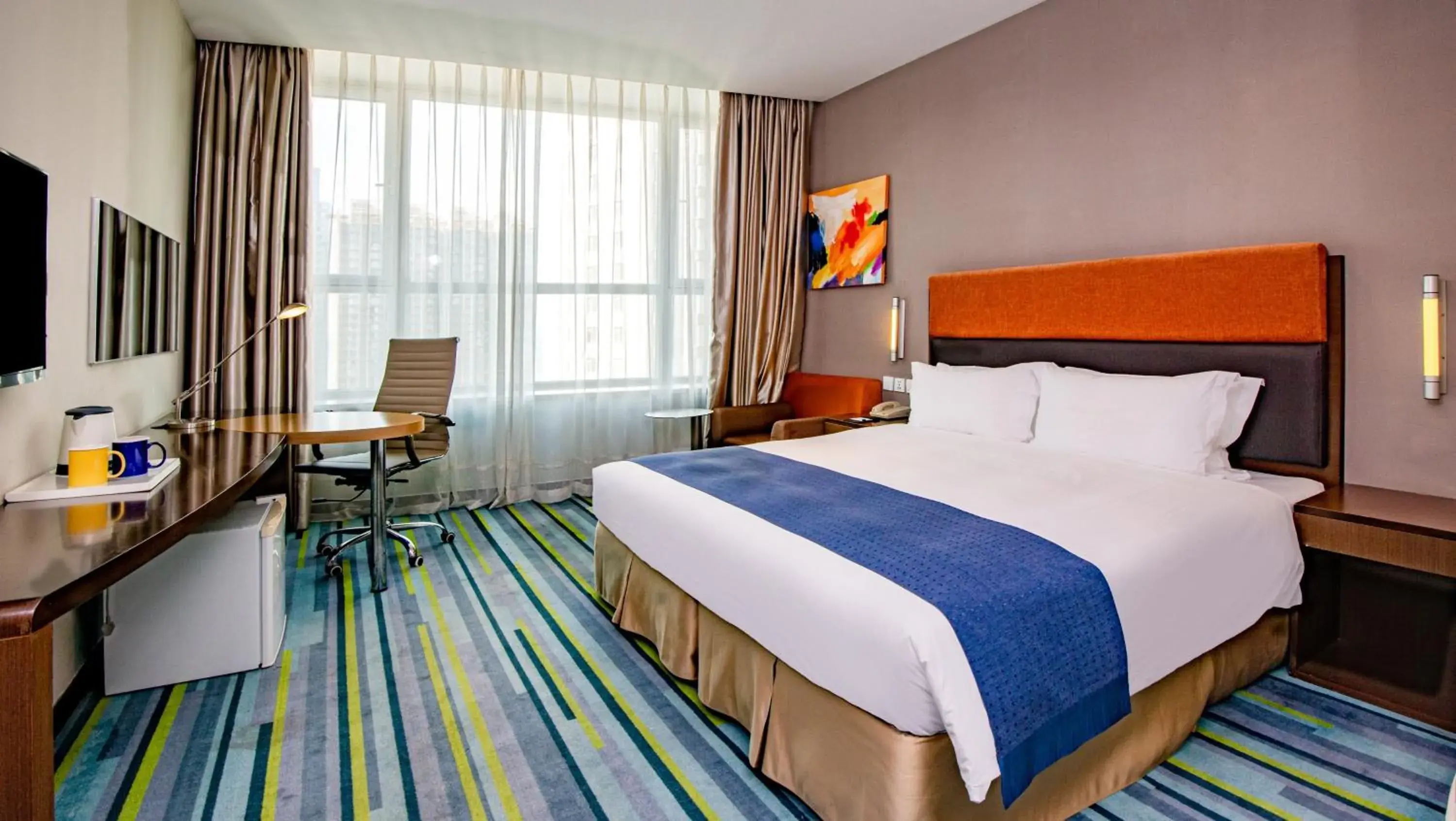 Photo of the whole room, Bed in Holiday Inn Express Weihai Hi-Tech Zone, an IHG Hotel