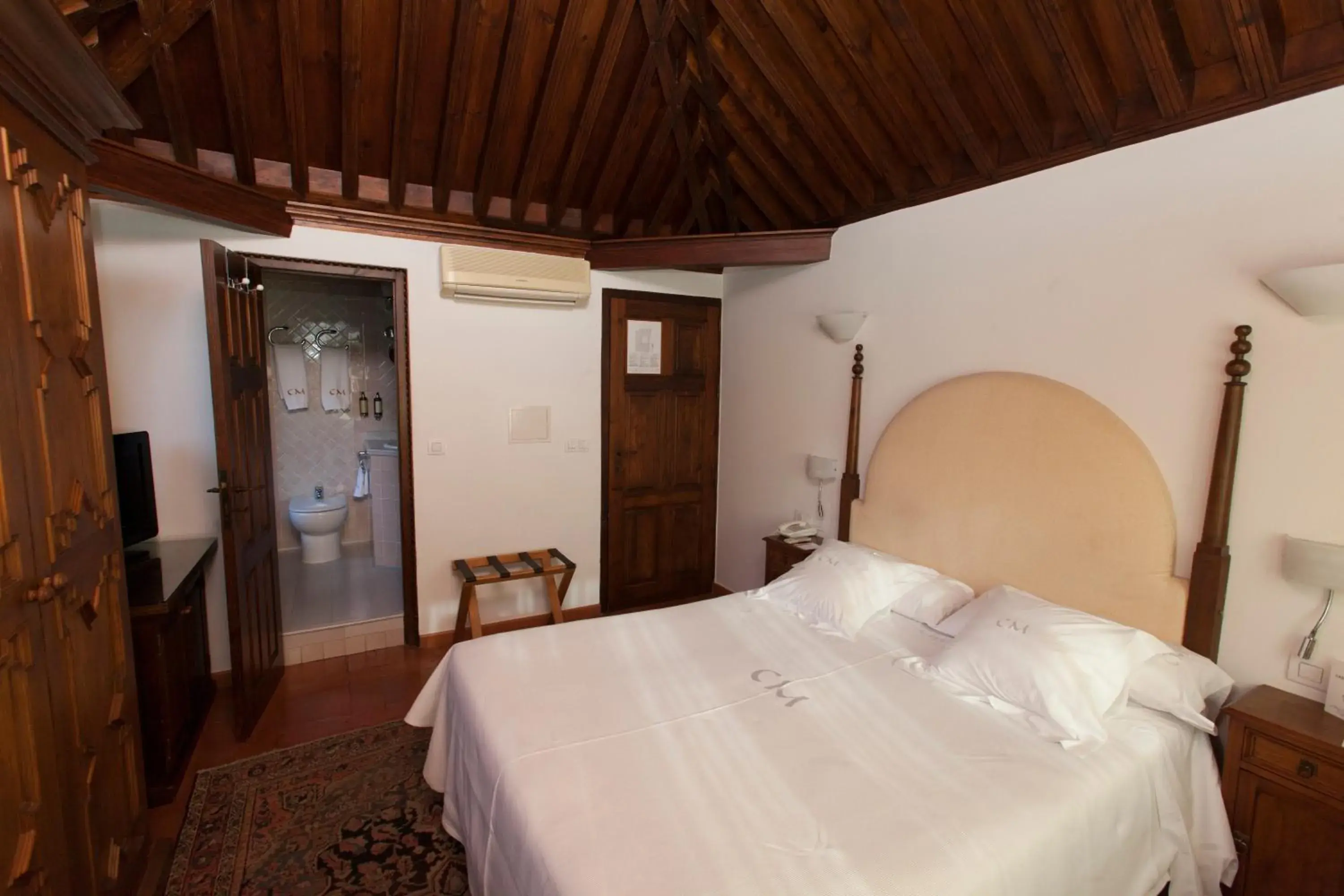 Double Room with frontal Alhambra view in Hotel Casa Morisca