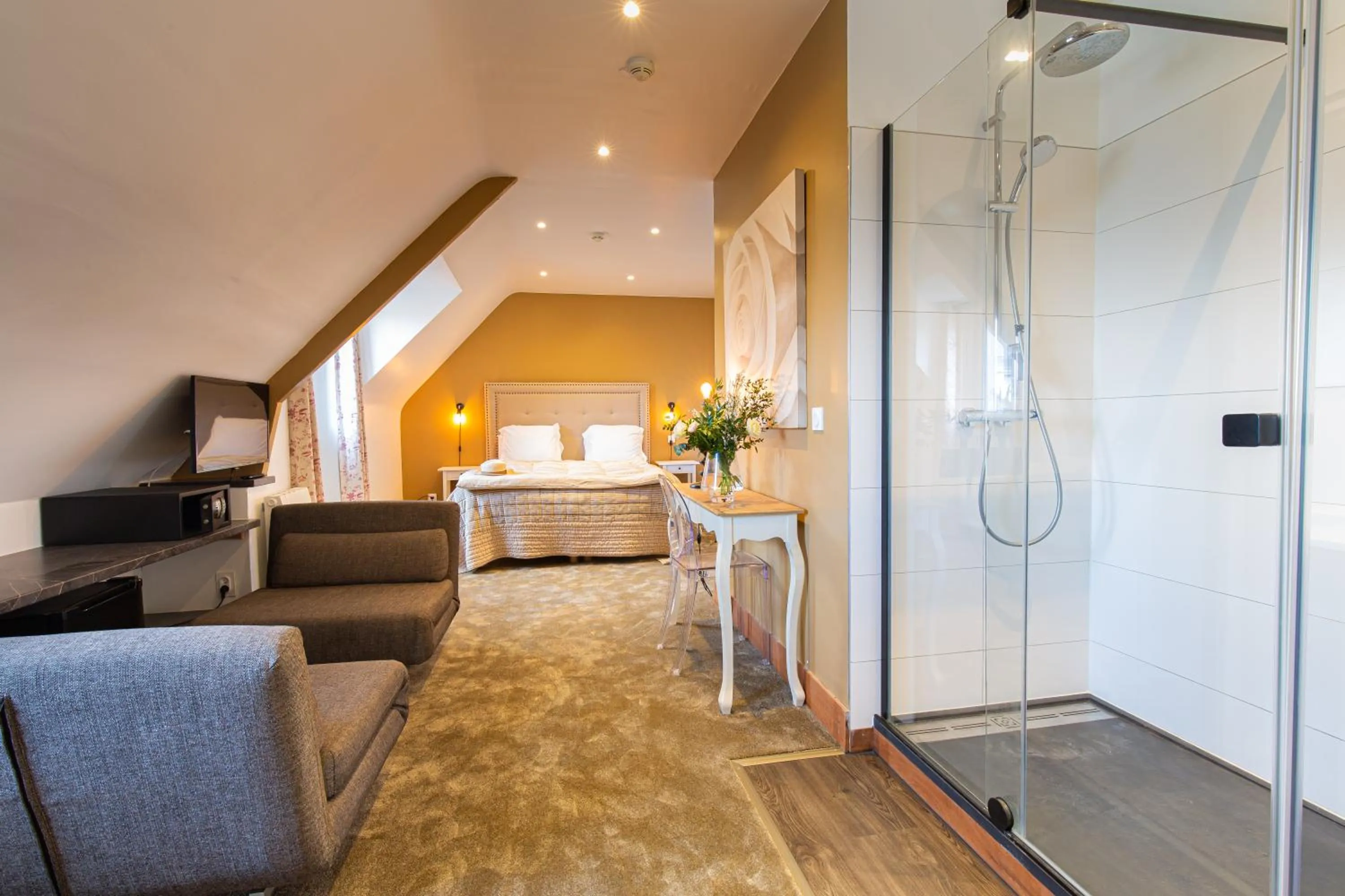 Photo of the whole room in Ty Mad Hôtel