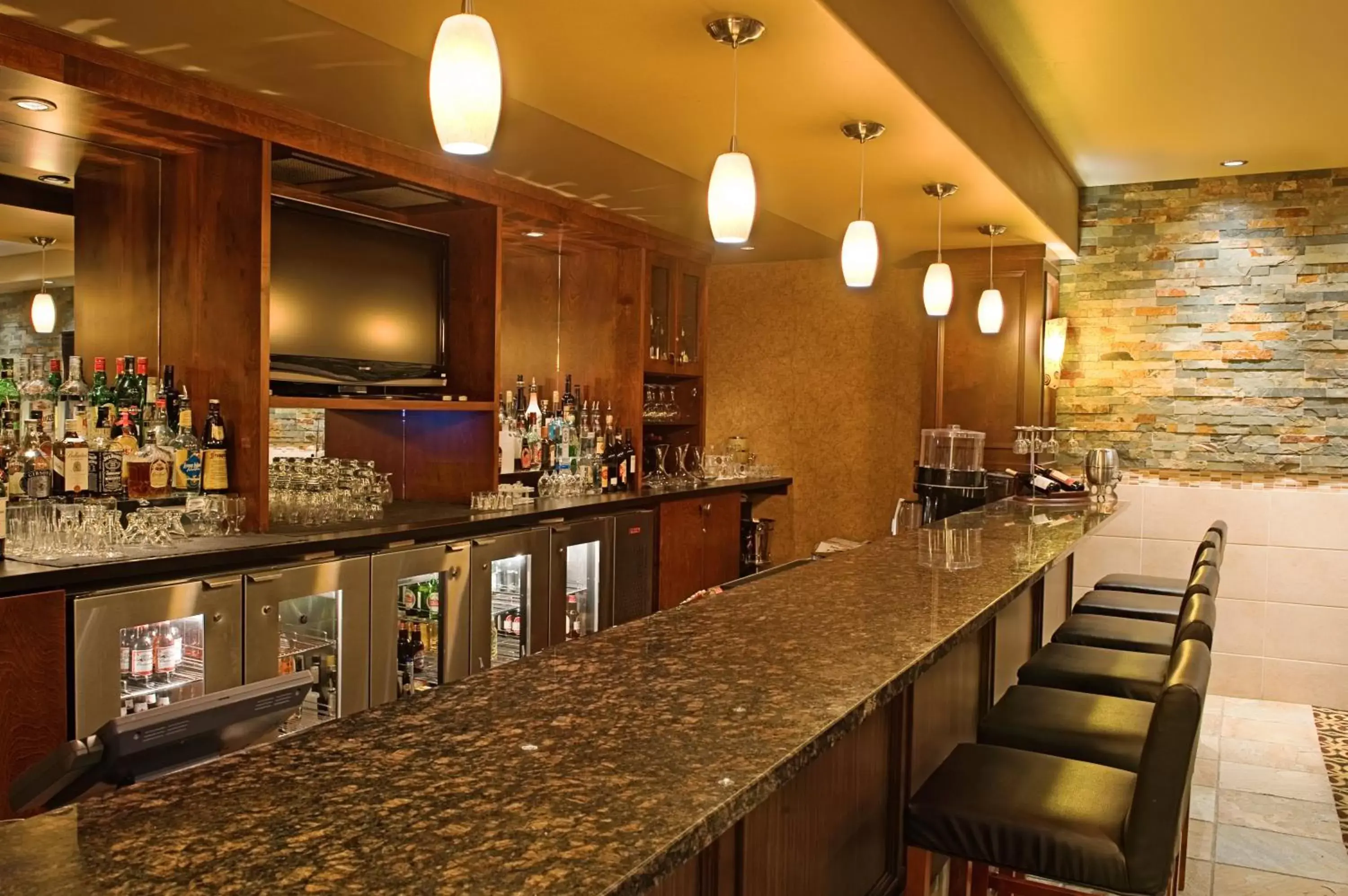 Lounge or bar, Lounge/Bar in Holiday Inn Hotel & Suites-West Edmonton, an IHG Hotel