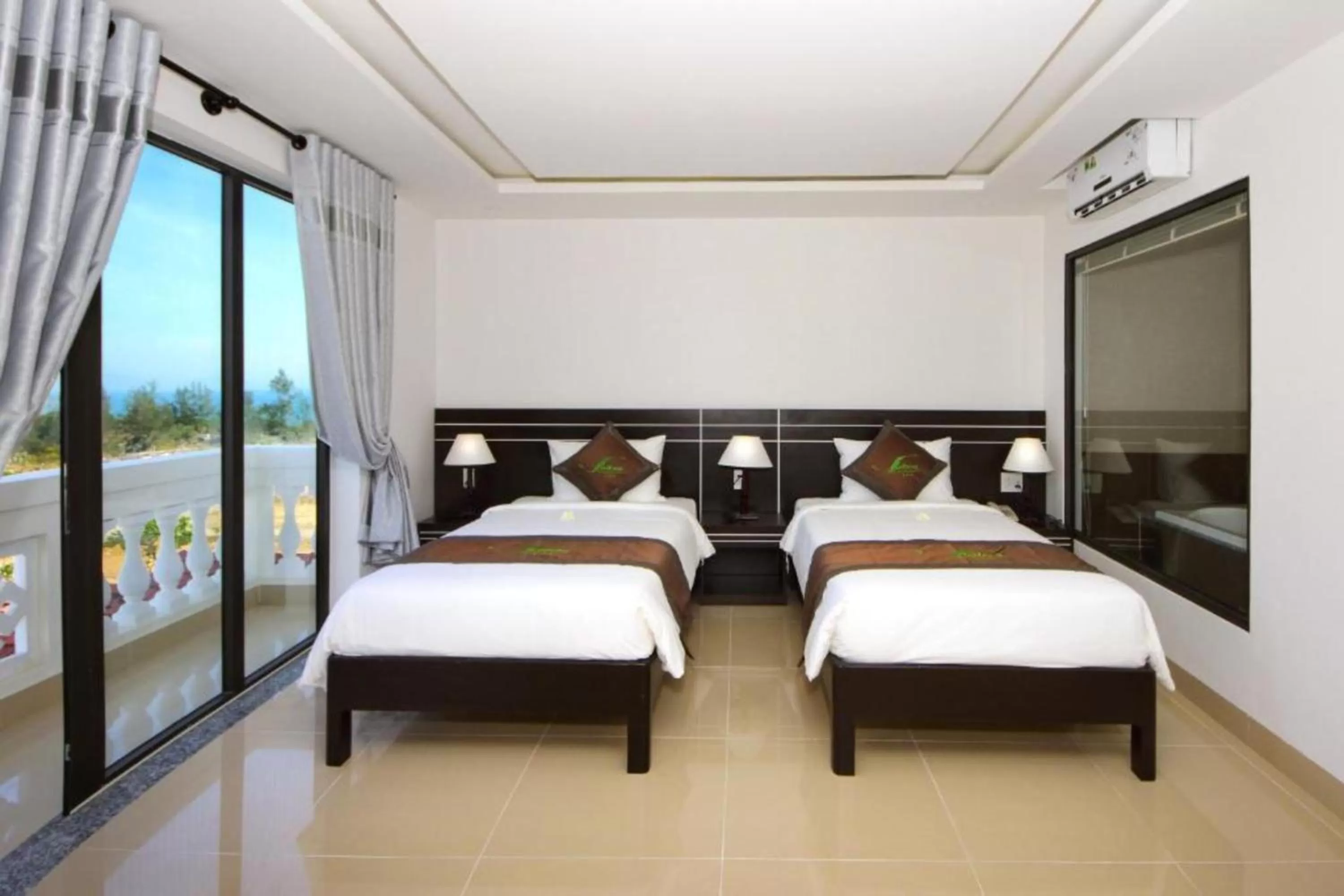 Triple Room with Balcony in Hotel Front Beach