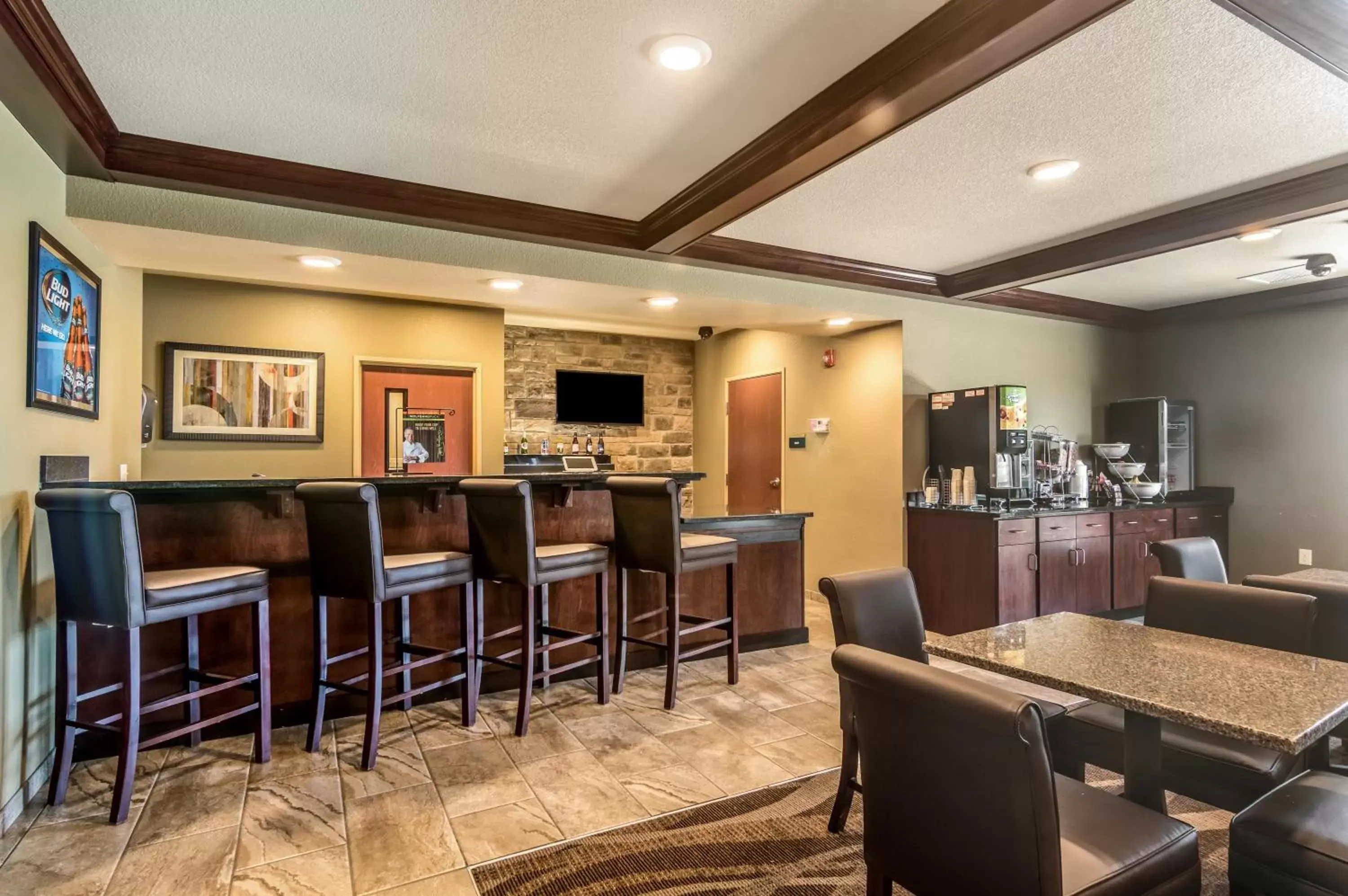 Lounge or bar, Restaurant/Places to Eat in Cobblestone Inn & Suites - Lakin