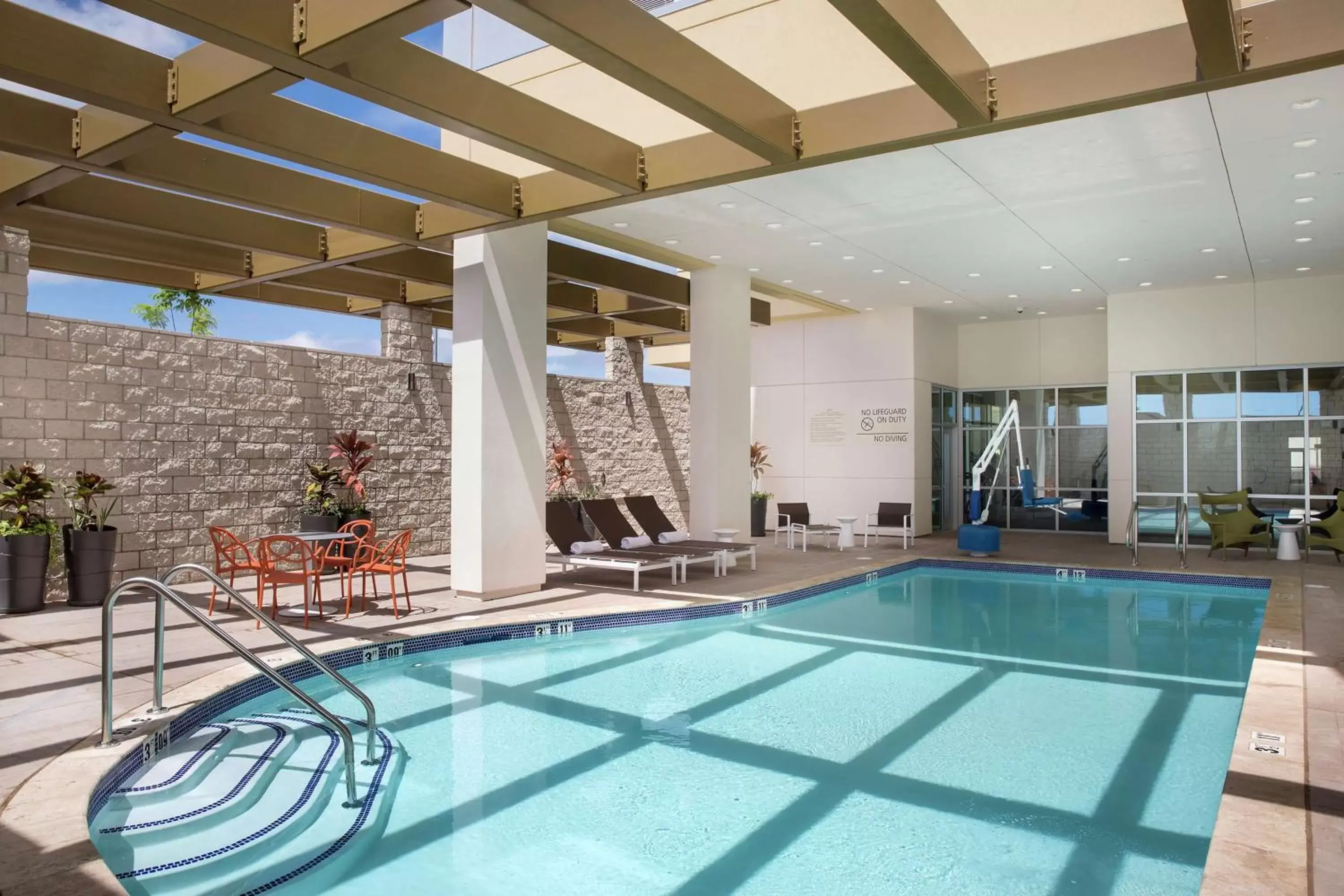 Pool view, Swimming Pool in Hampton Inn & Suites Oahu/Kapolei, HI - FREE Breakfast