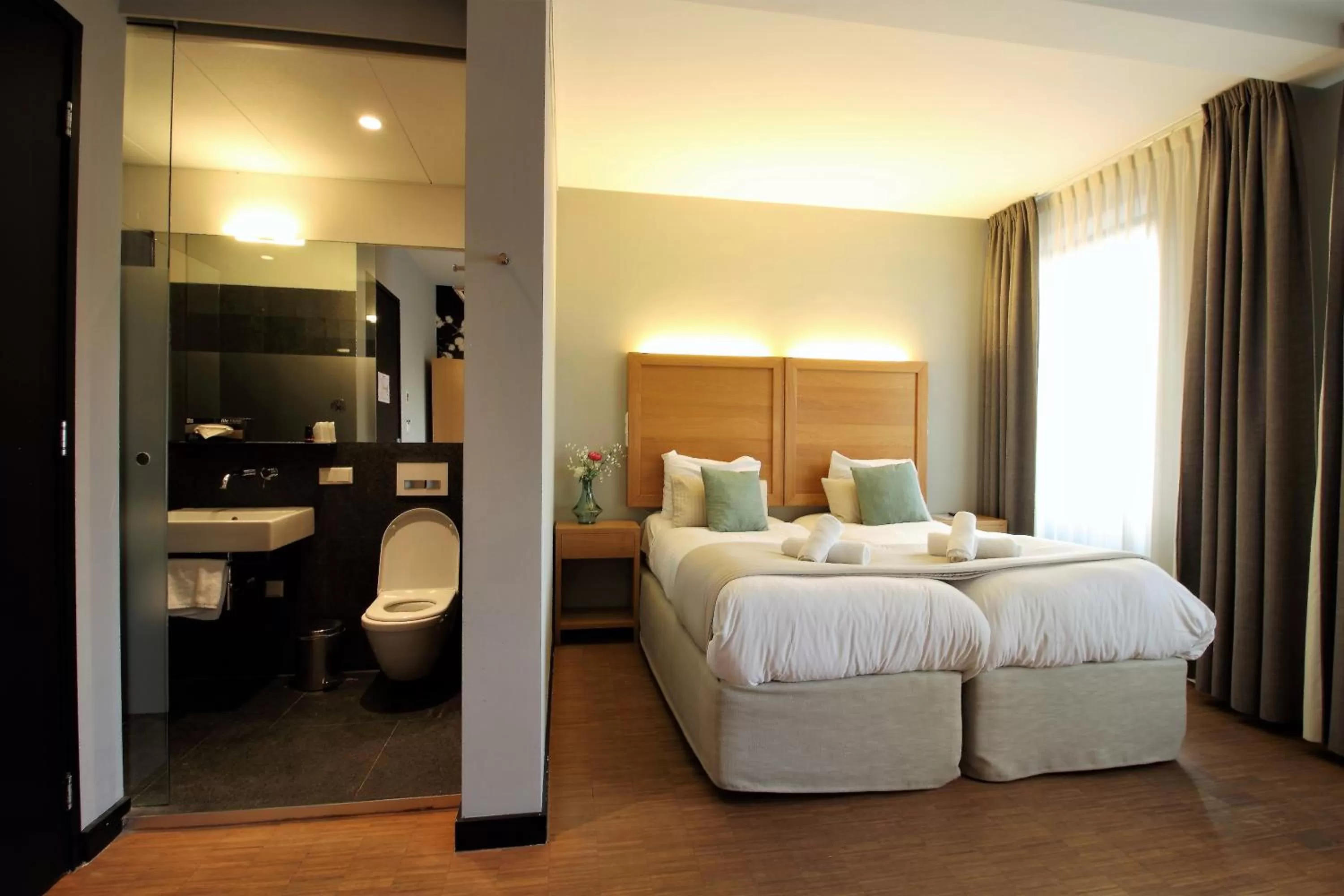 Photo of the whole room, Bed in The Bank Hotel