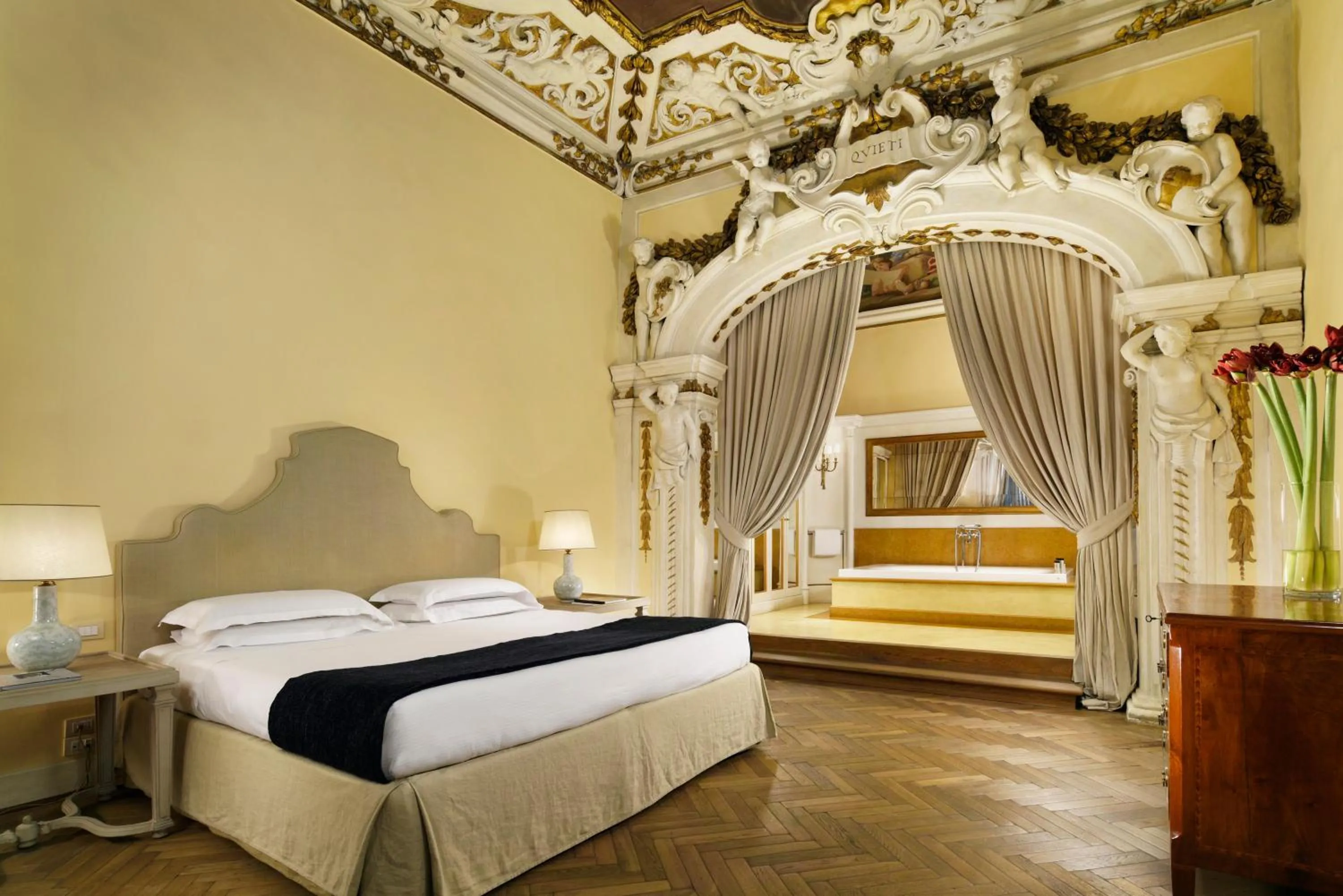 Bedroom, Bed in Al Palazzo del Marchese di Camugliano Residenza d'Epoca