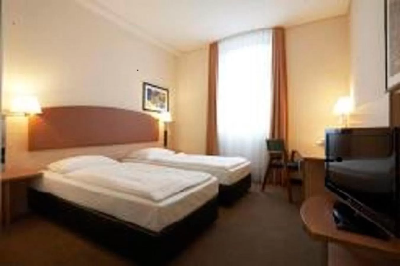 Bed in IntercityHotel Berlin Ostbahnhof