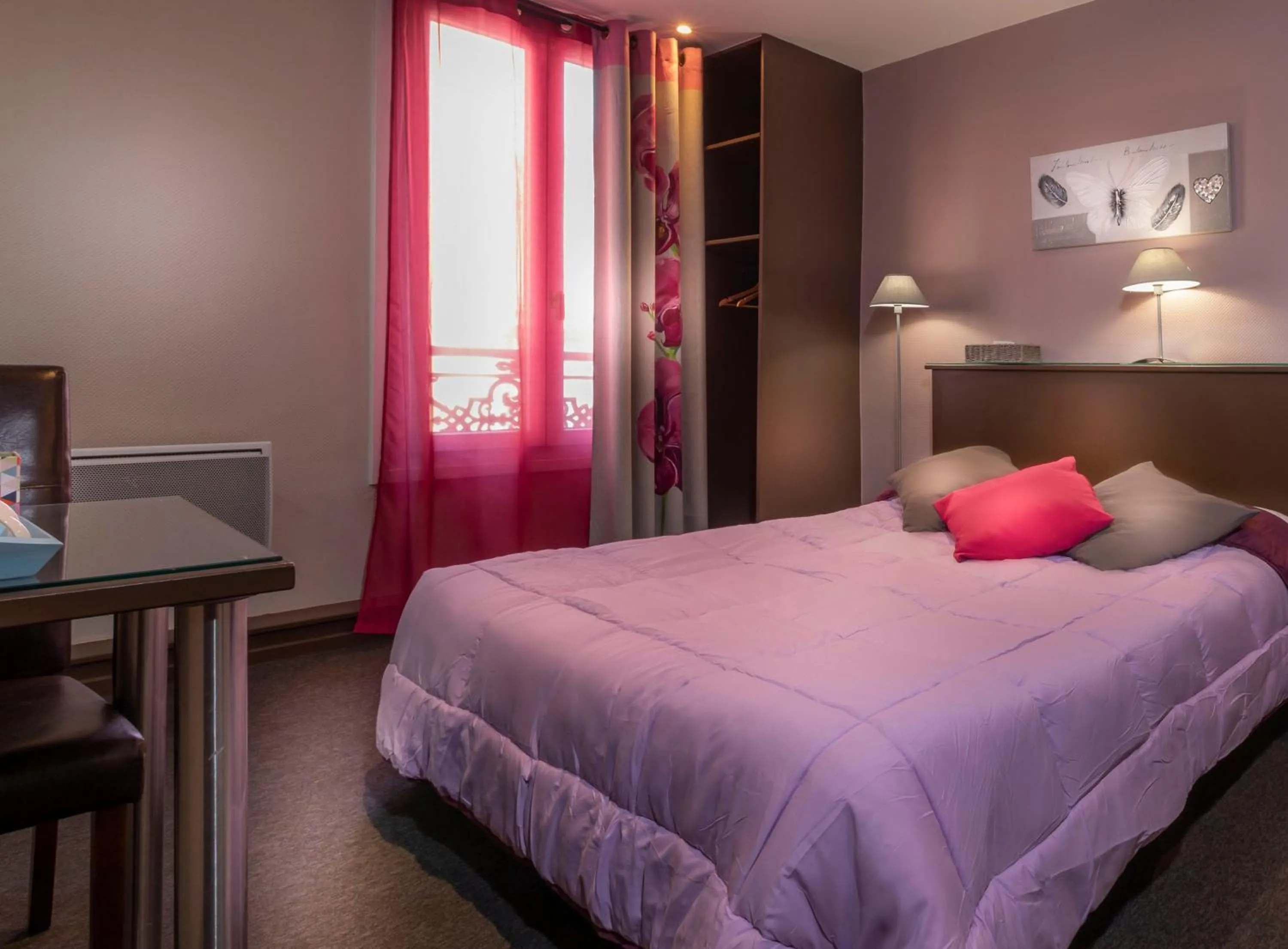 Bed in Hôtel Montsouris Orléans