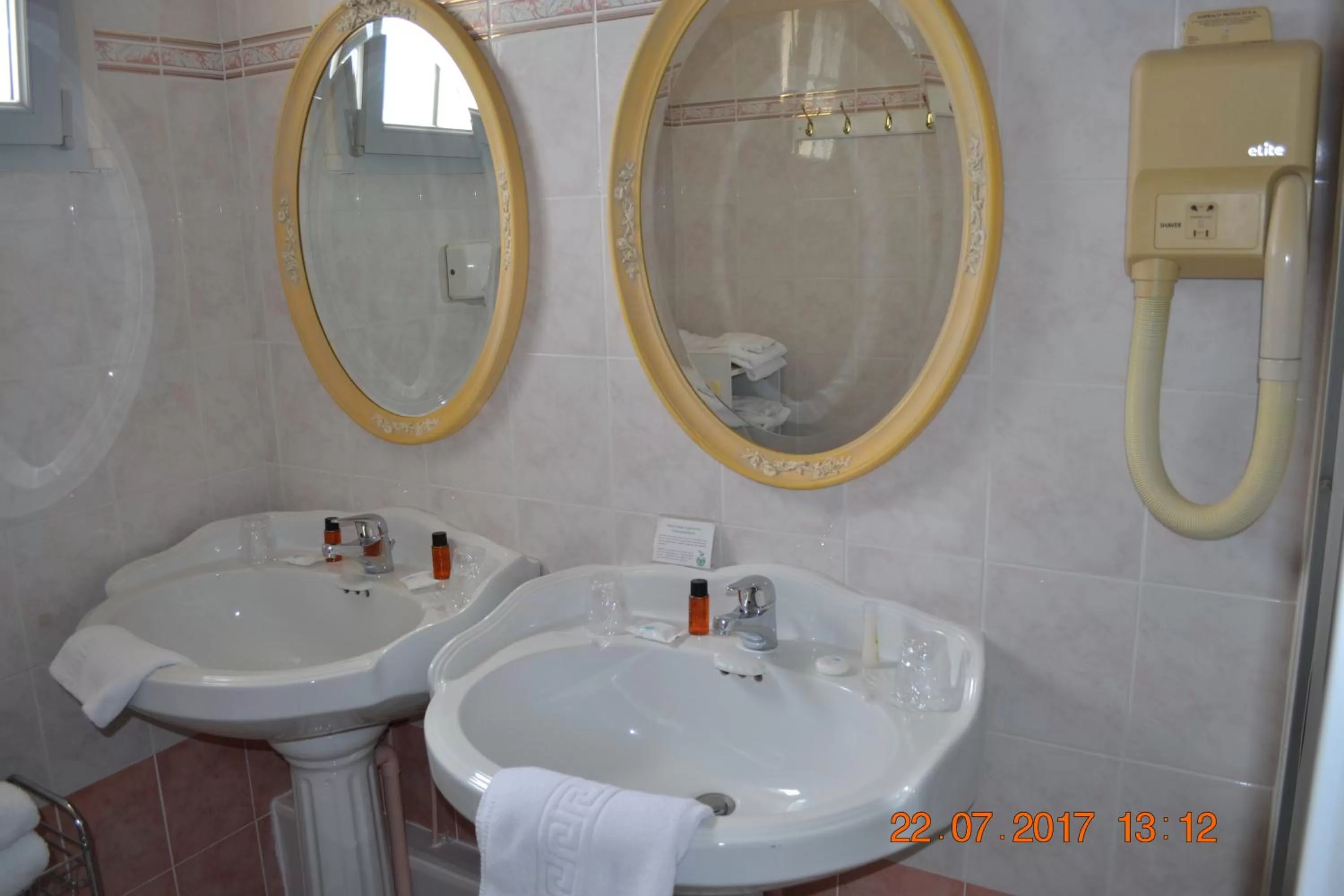 Bathroom in Hôtel Le Castel