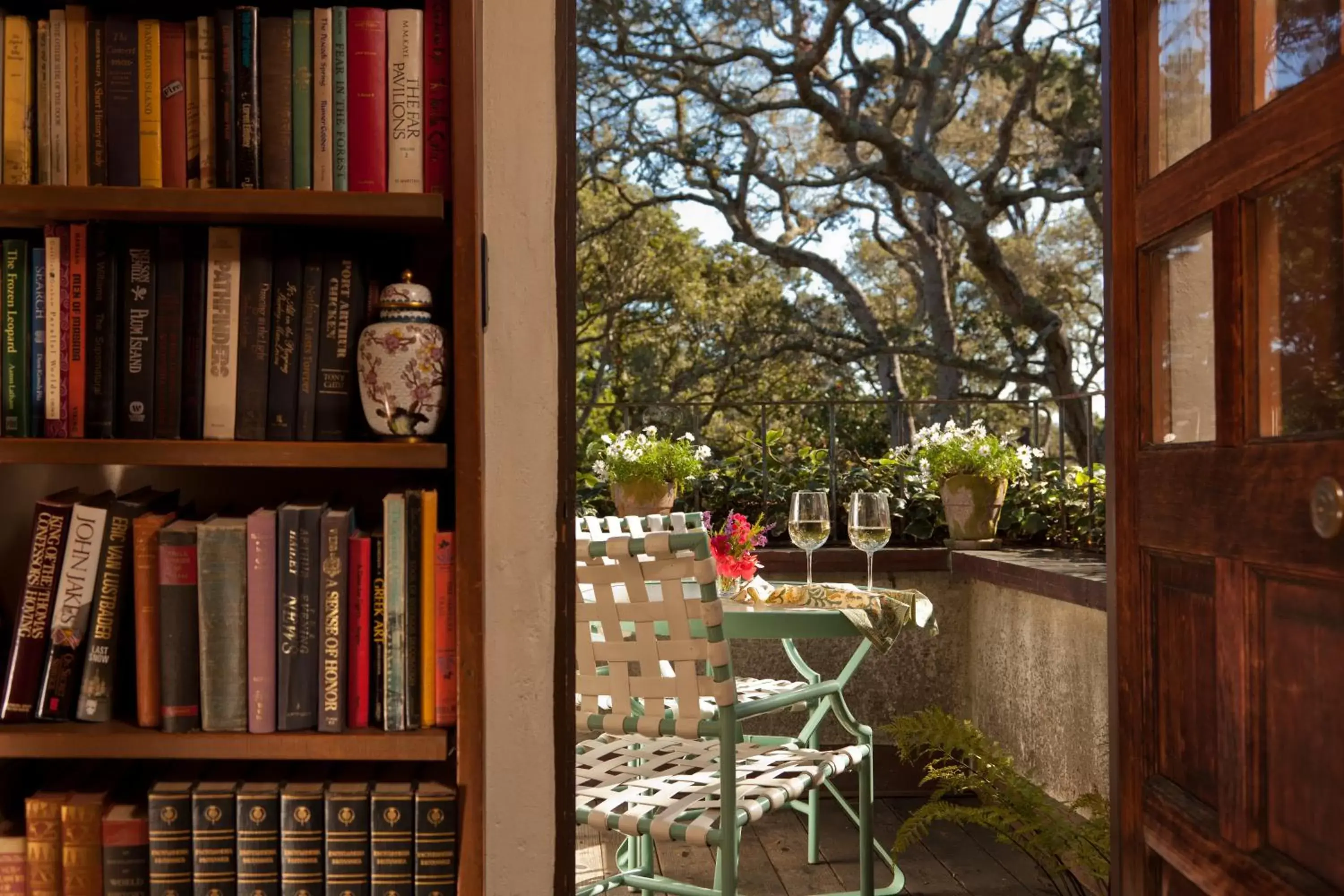 Balcony/Terrace, Library in Old Monterey Inn