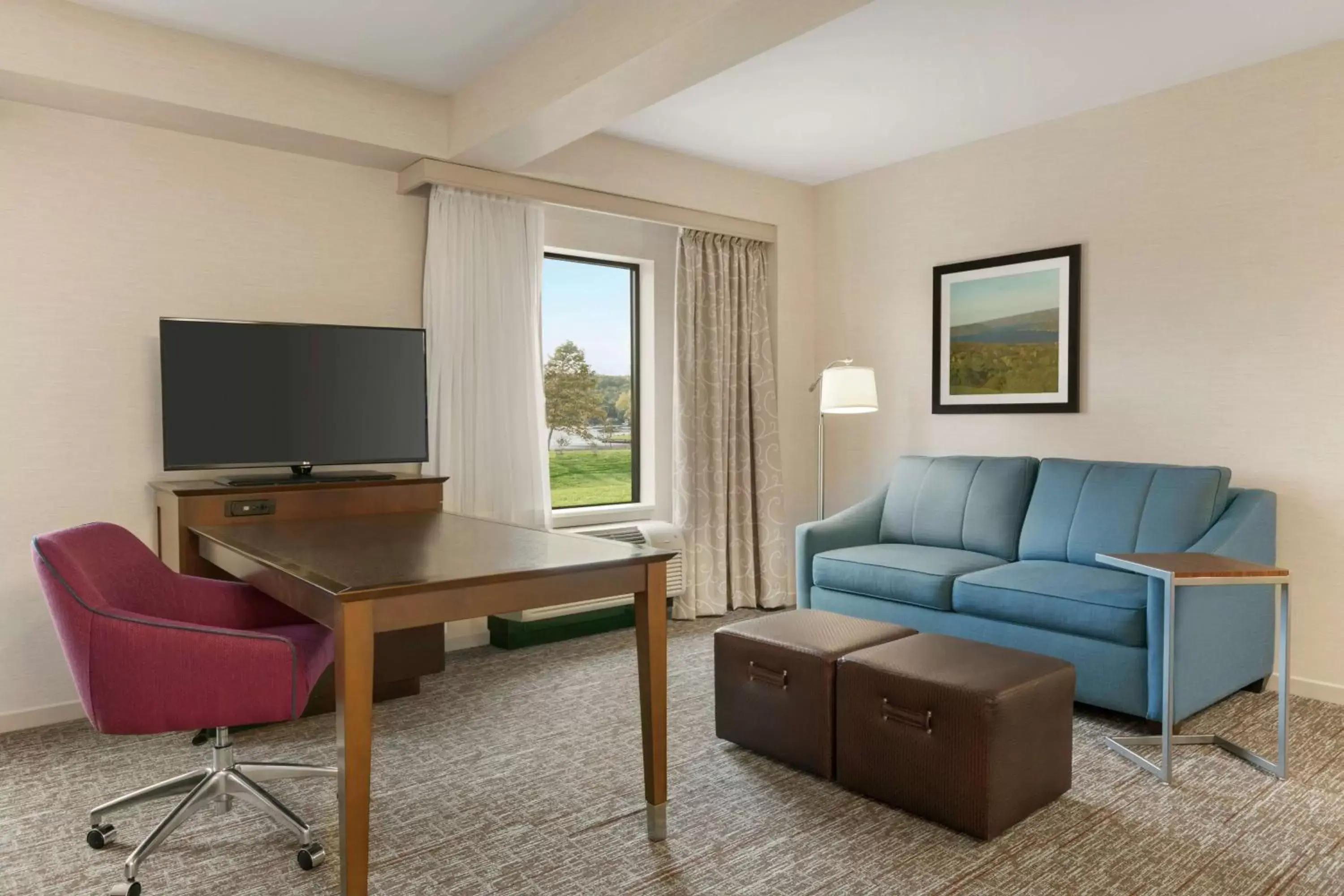 Bedroom, Seating Area in Hampton Inn Penn Yan, NY