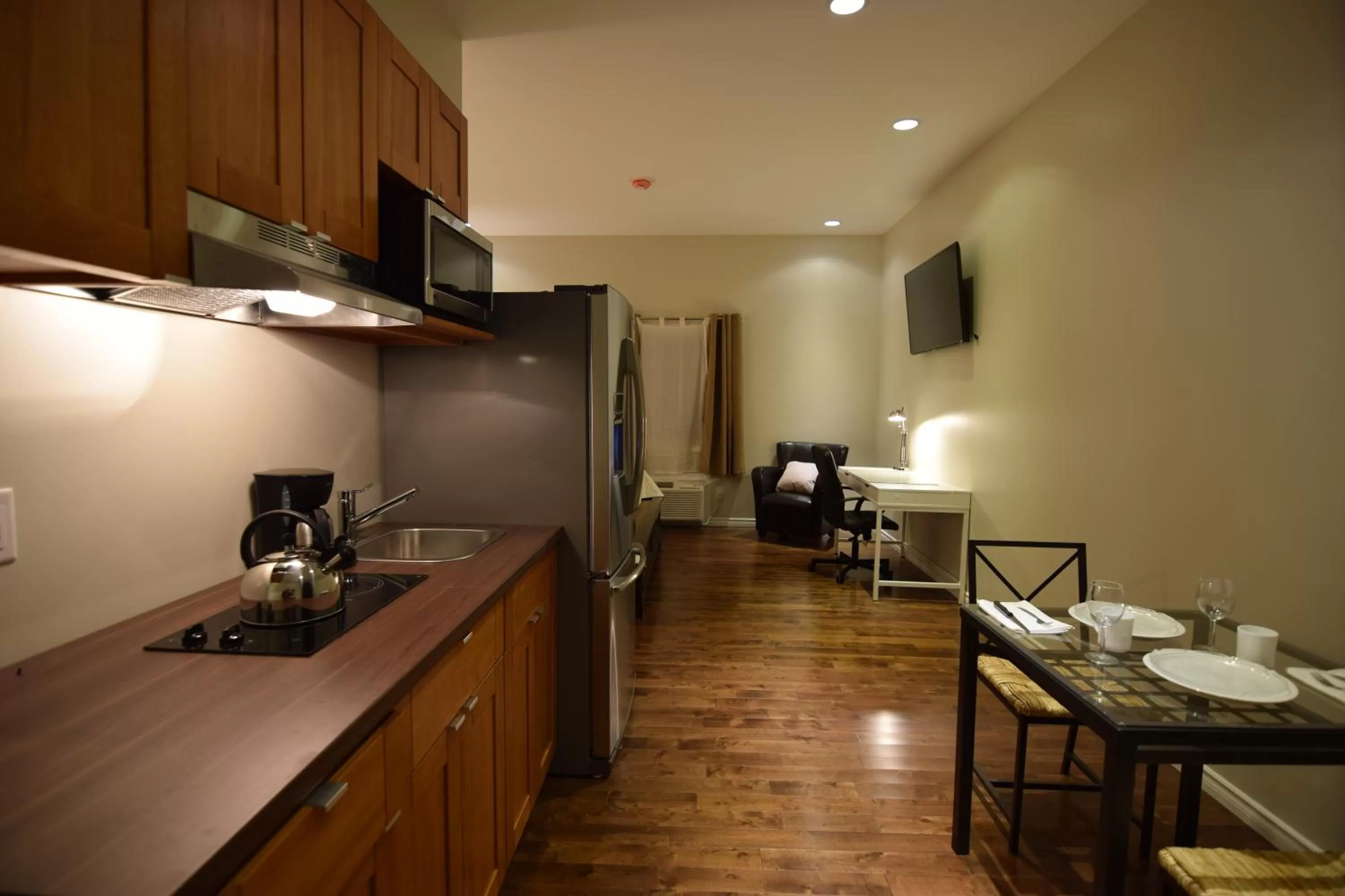 Kitchen or kitchenette in The Lion Inn & Suites