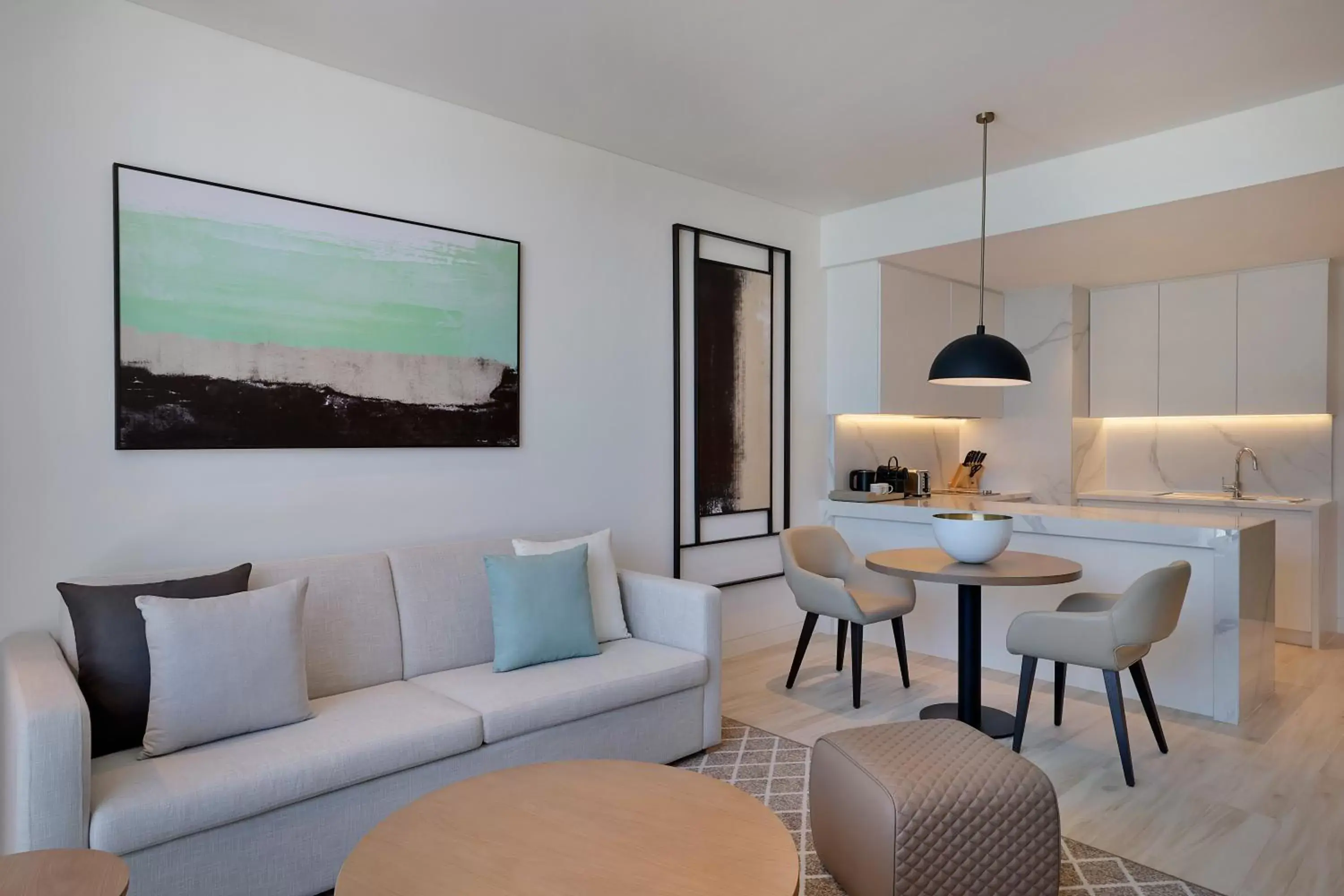 TV and multimedia, Seating Area in Doubletree By Hilton Abu Dhabi Yas Island Residences