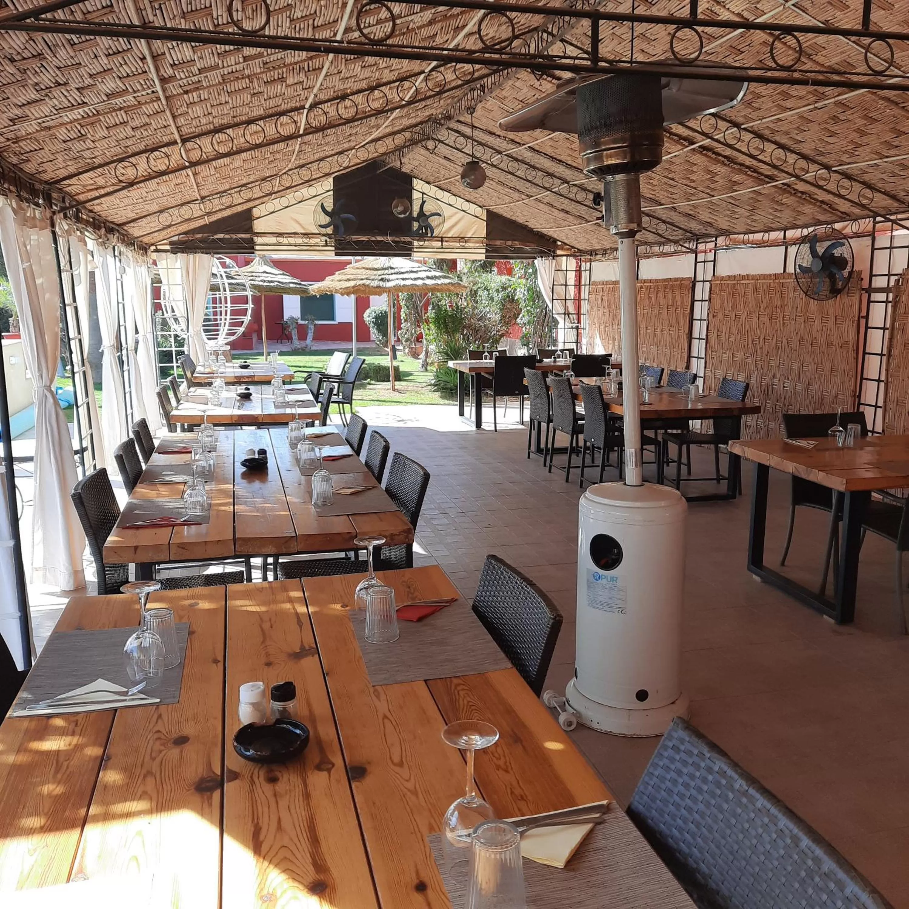 Balcony/Terrace, Restaurant/Places to Eat in Résidence Habiba